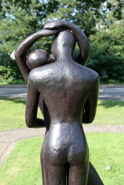 Bronzeskulpturen Skulptur Bronzefigur Großes umarmendes Liebespaar aus Bronze