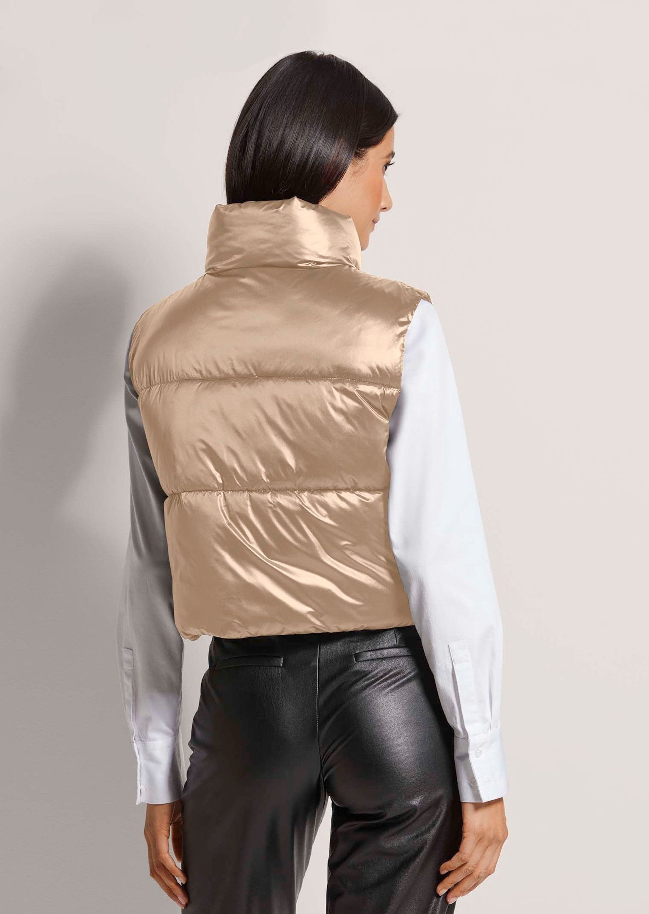 MADELEINE Kurzweste Sommerweste mit Glanz-Finish Metallischer Schimmer, hoher Kragen, ärmellos