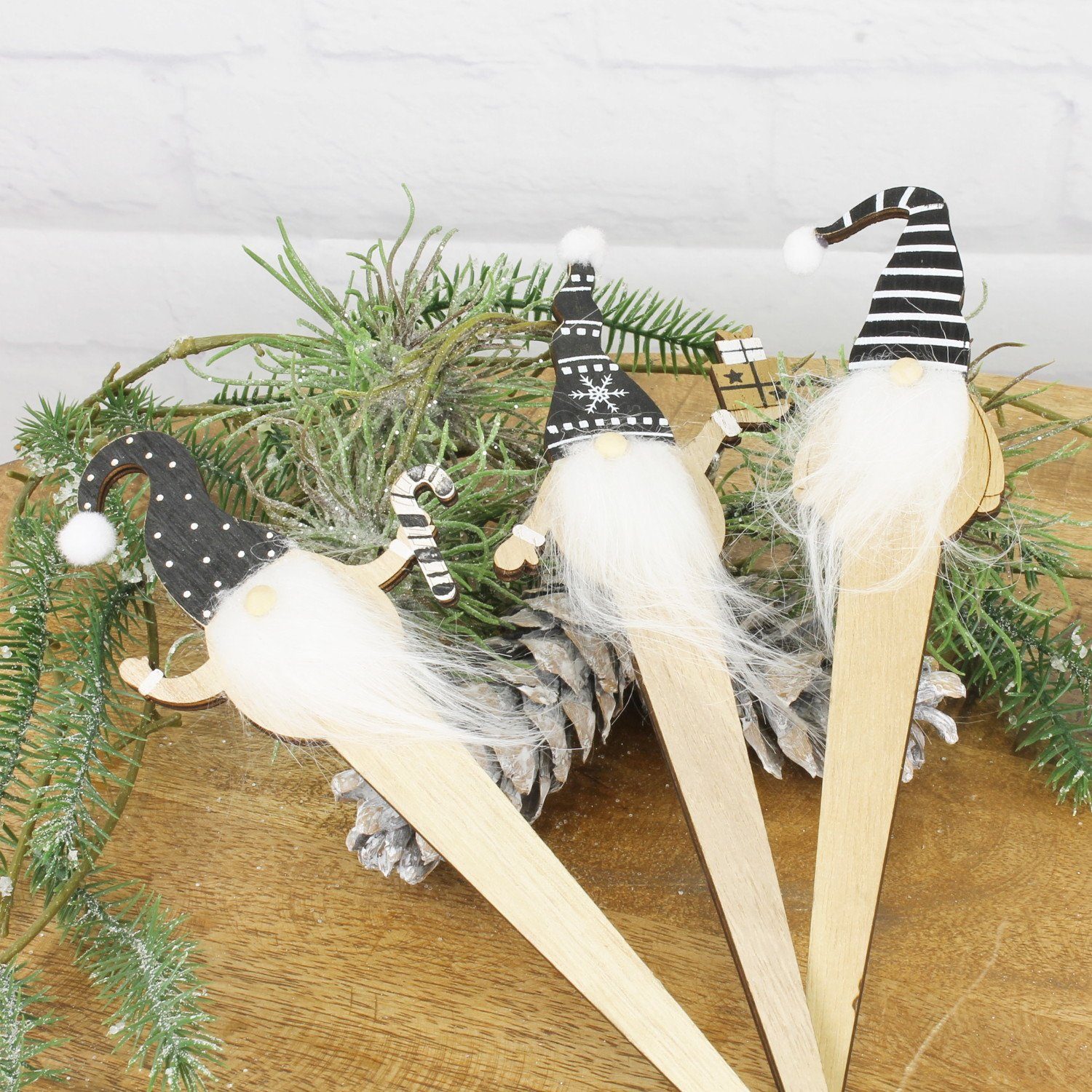 Macosa Home Weihnachtsfigur Dekowichtel Wichtelzwerg Winter-Deko Weihnachtsdeko Dekostecker (Blumenstecker, 3 St., 3er Set Geschenkverpackung), Winter Dekoration Stecker Weihnachten schwarz weiß
