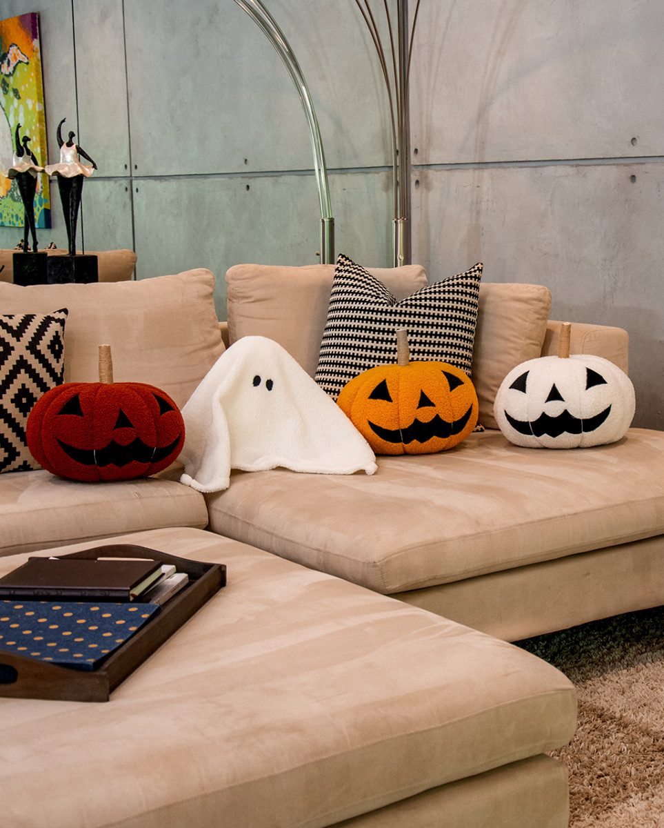 Horror-Shop Dekokissen Grinsender Halloween Kürbis als Dekokissen Ø 34cm