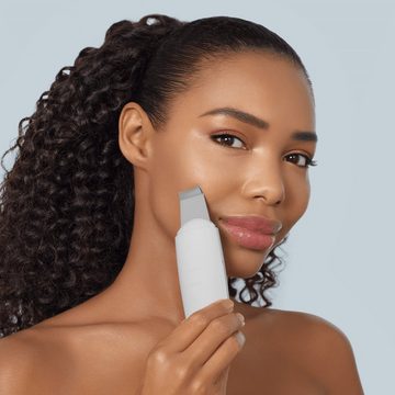 GESKE German Beauty Tech Mitesserentferner SmartAppGuided™ MicroCurrent Skin Scrubber & Blackhead Remover 9 in 1, Packung (Gerät & USB-Ladekabel), 2-tlg., Gerät inkl. kostenloser APP (SmartAppGuided Device), Mit der GESKE App erhältst Du deine personalisierte Hautpflegeroutine.