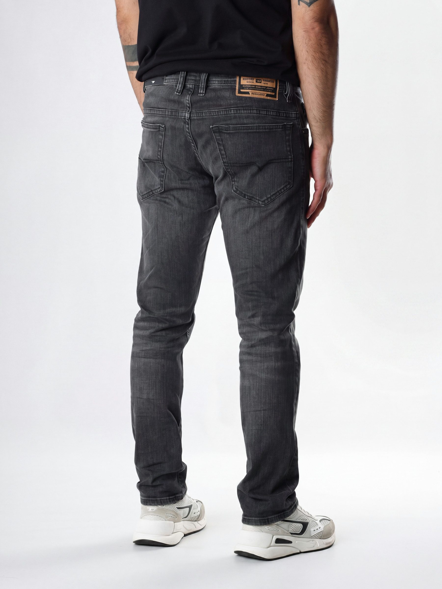 Diesel Slim-fit-Jeans niedrige Leibhöhe - THOMMER-R - Länge:32 Leichter Denim, mittlerer bis hoher Stretch