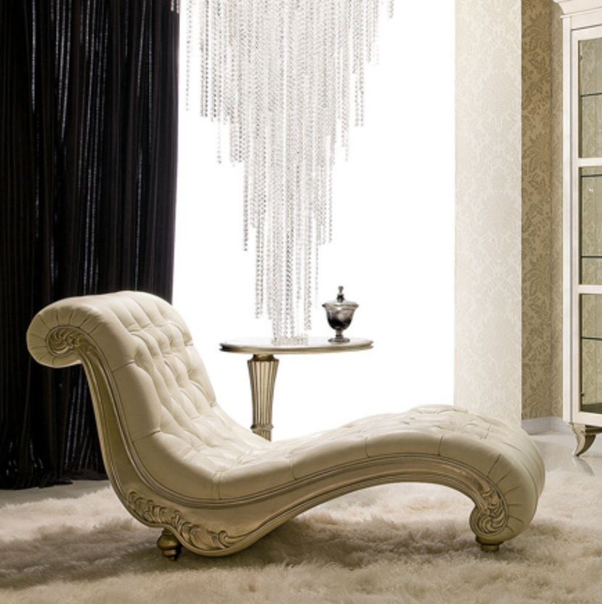 Casa Padrino Loungesofa Luxus Art Deco Liegesessel Beige / Silber 156 x 70 x H. 88 cm - Edle Massivholz Chaiselongue mit Velourstoff - Art Deco Wohnzimmer Möbel