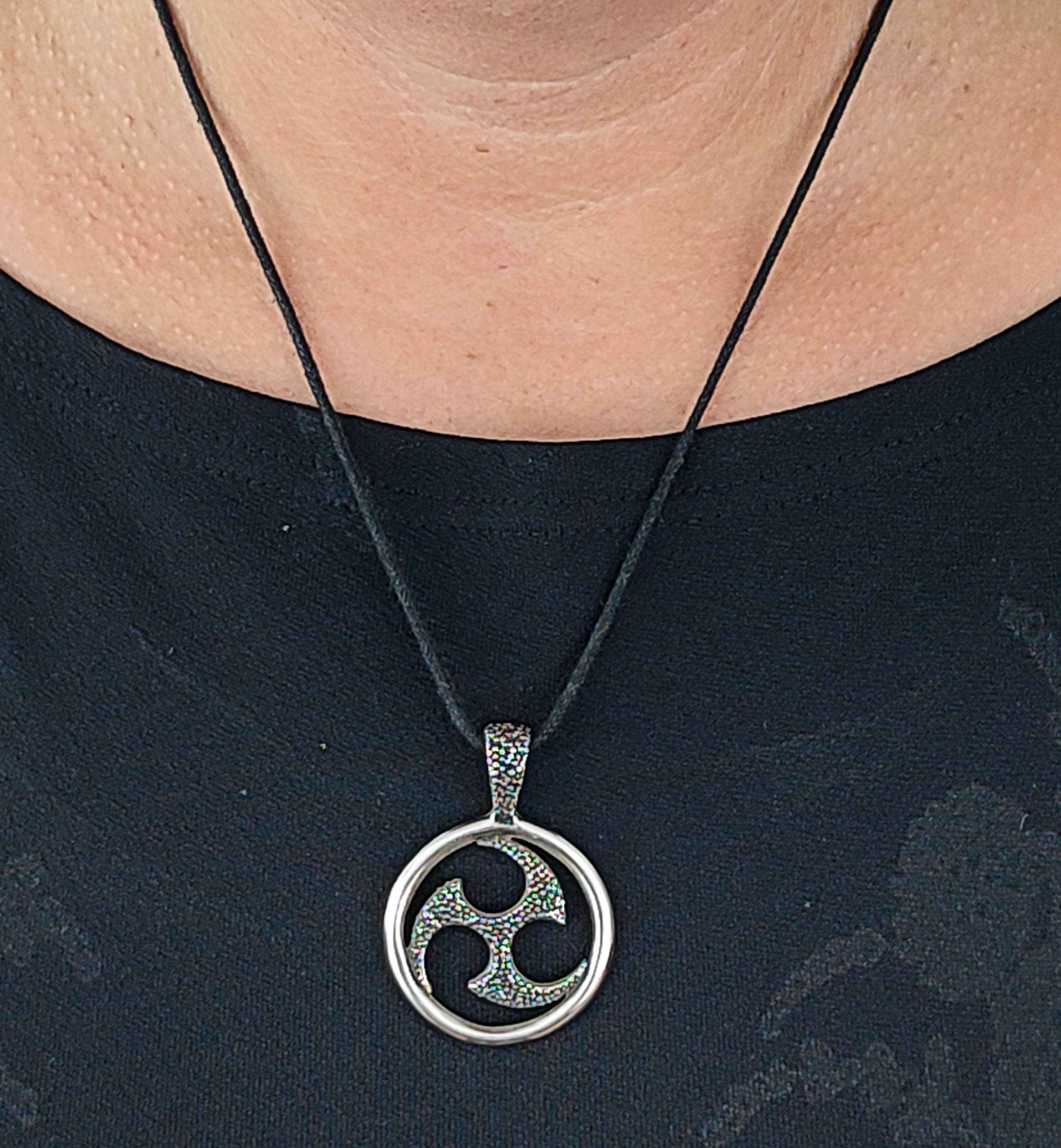 Kiss of Leather Kettenanhänger Triskele Dreier Spirale Keltisch Anhänger Edelstahl schwarz-silber