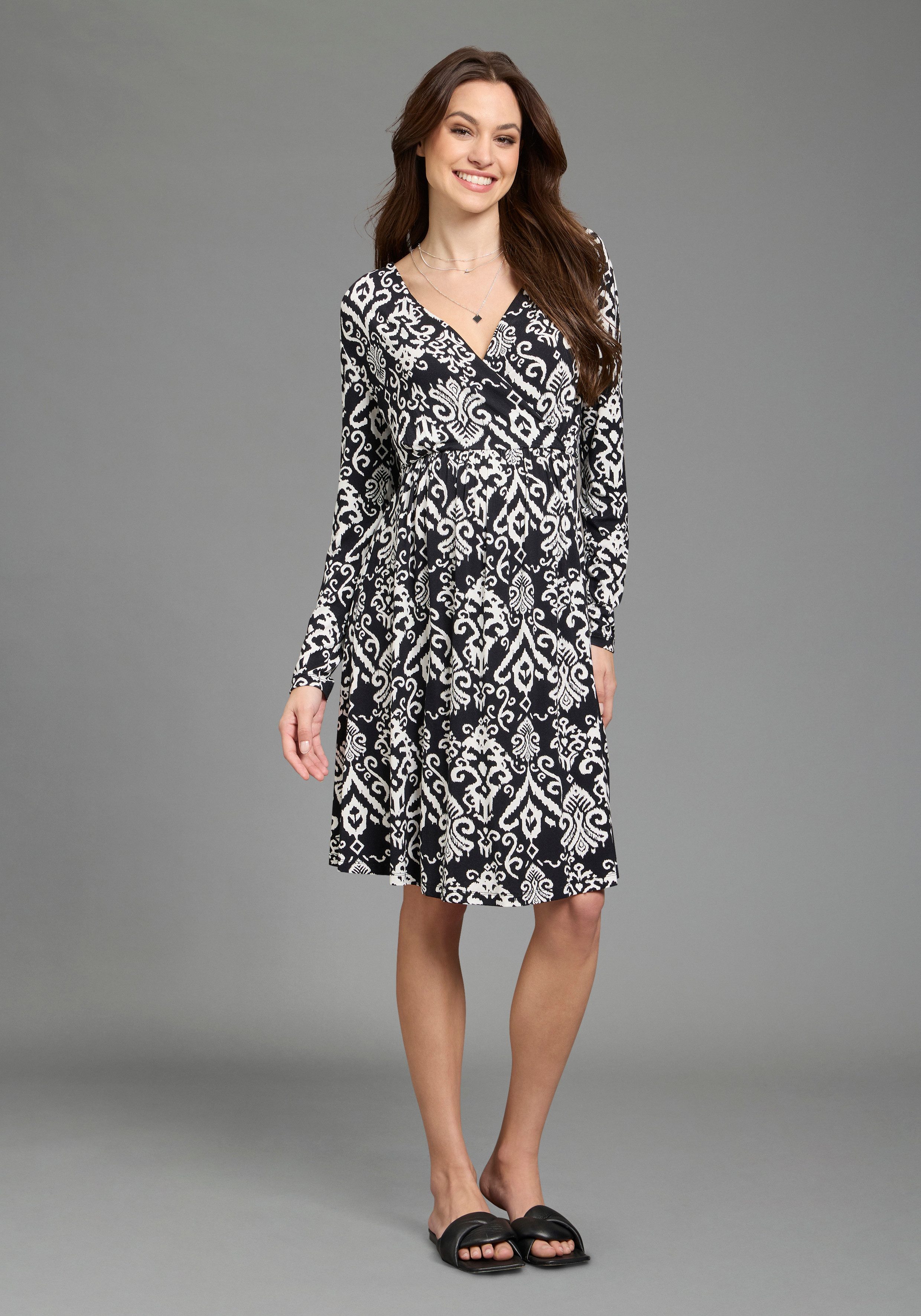 Neun Monate Umstandskleid, Für Schwangerschaft und Stillzeit, Stillkleid in fließender Form und mit Punktemuster