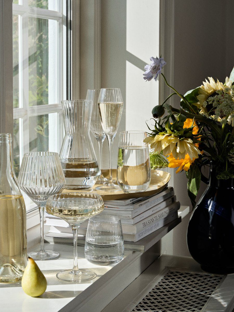 Broste Copenhagen Weißweinglas Copenhagen Sandvig Weißweinglas 0,45l, Mundgeblasenes Glas mit Linien, Sandvig Weißweinglas