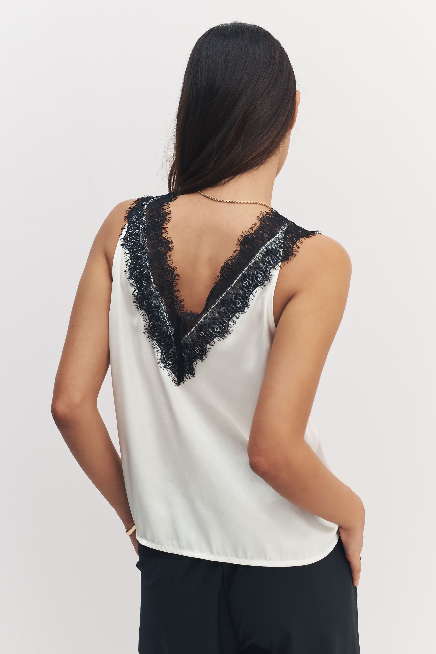 Next Blusentop Cami-Trägertop mit Spitze und Perlchen (1-tlg) günstig online kaufen