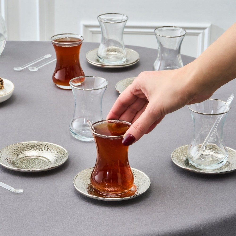 Karaca Teeservice Ada Türkische Teegläser mit Untertassen & Löffel 18-tlg Platin
