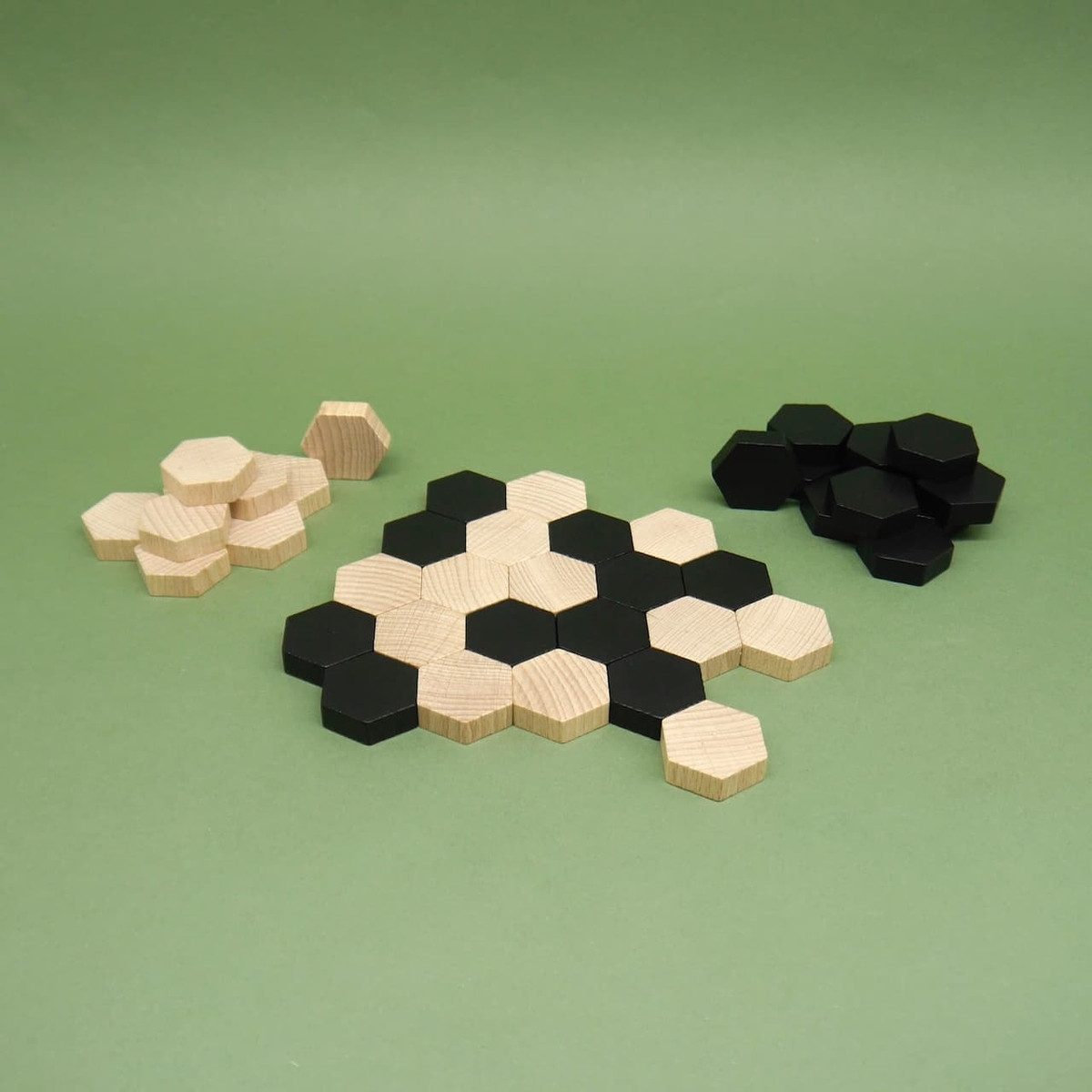 Helvetiq Spiel SIX - Sechs gewinnt!, Legespiel, Holzspiel