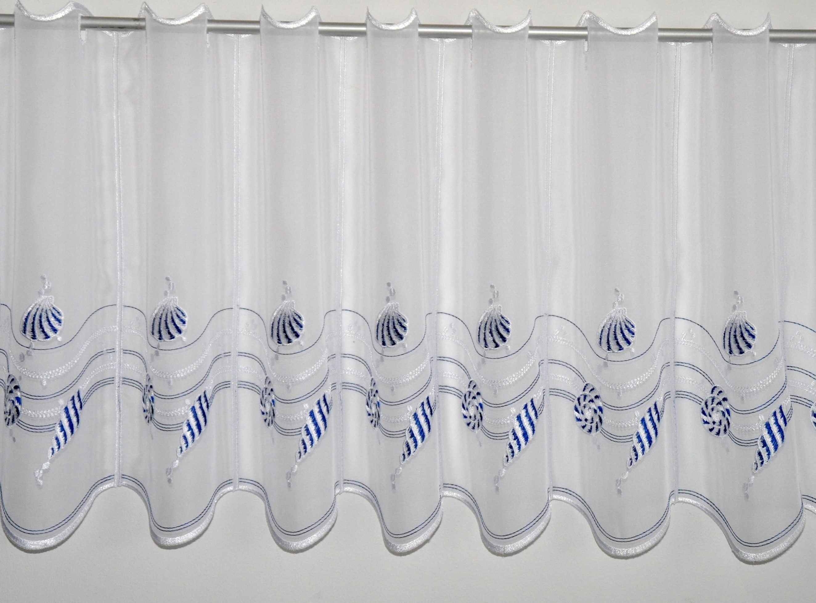 Spitze mit Voile, Durchzuglöcher echter Plauener Stickerei Plauen, transparent, (1 St), veredelt Scheibengardine Stickereien Muscheln,