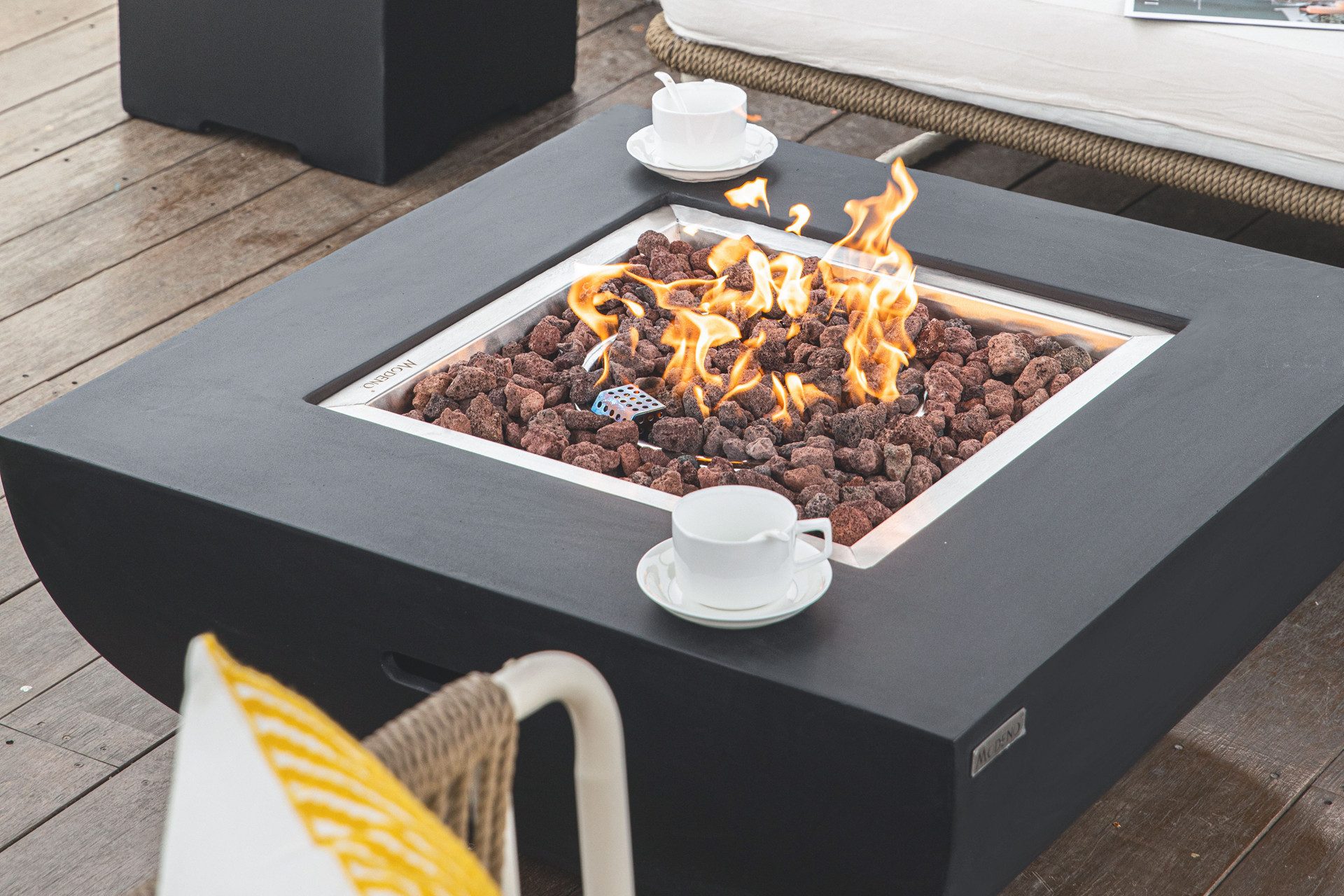 ELEMENTI Feuertisch Aurora Feuerstelle aus Beton - Komplett-Set mit Zubehör, (SET, 1-St., inkl. mehreren Komponenten), Beton,(87x87x36cm)