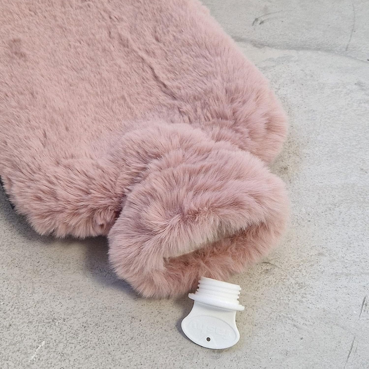 Fashy Wärmflasche Fashy Wärmflasche mit Flauschbezug – 2,0 Liter – Rosa, (1-tlg), Kuschelbezug