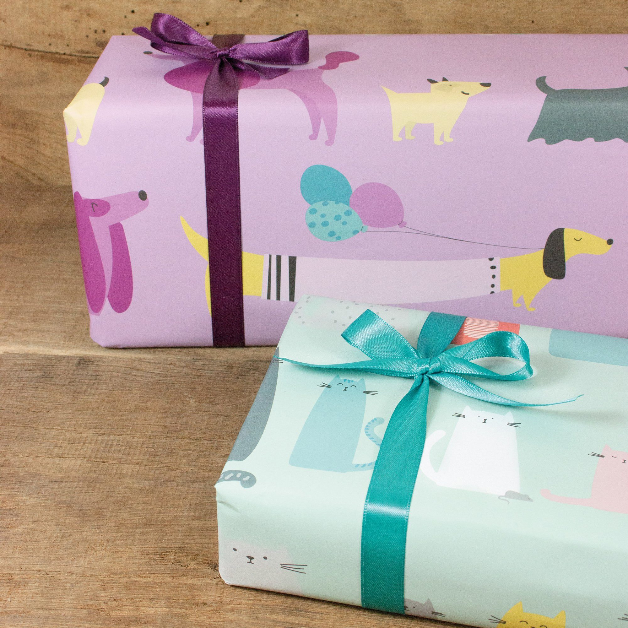 Bow & Hummingbird Geschenkpapier Hunde 48 x 69 cm – Hochwertiges Geschenkpapier mit Hundemotiv, Bow & Hummingbird, 100% Recyclingpapier