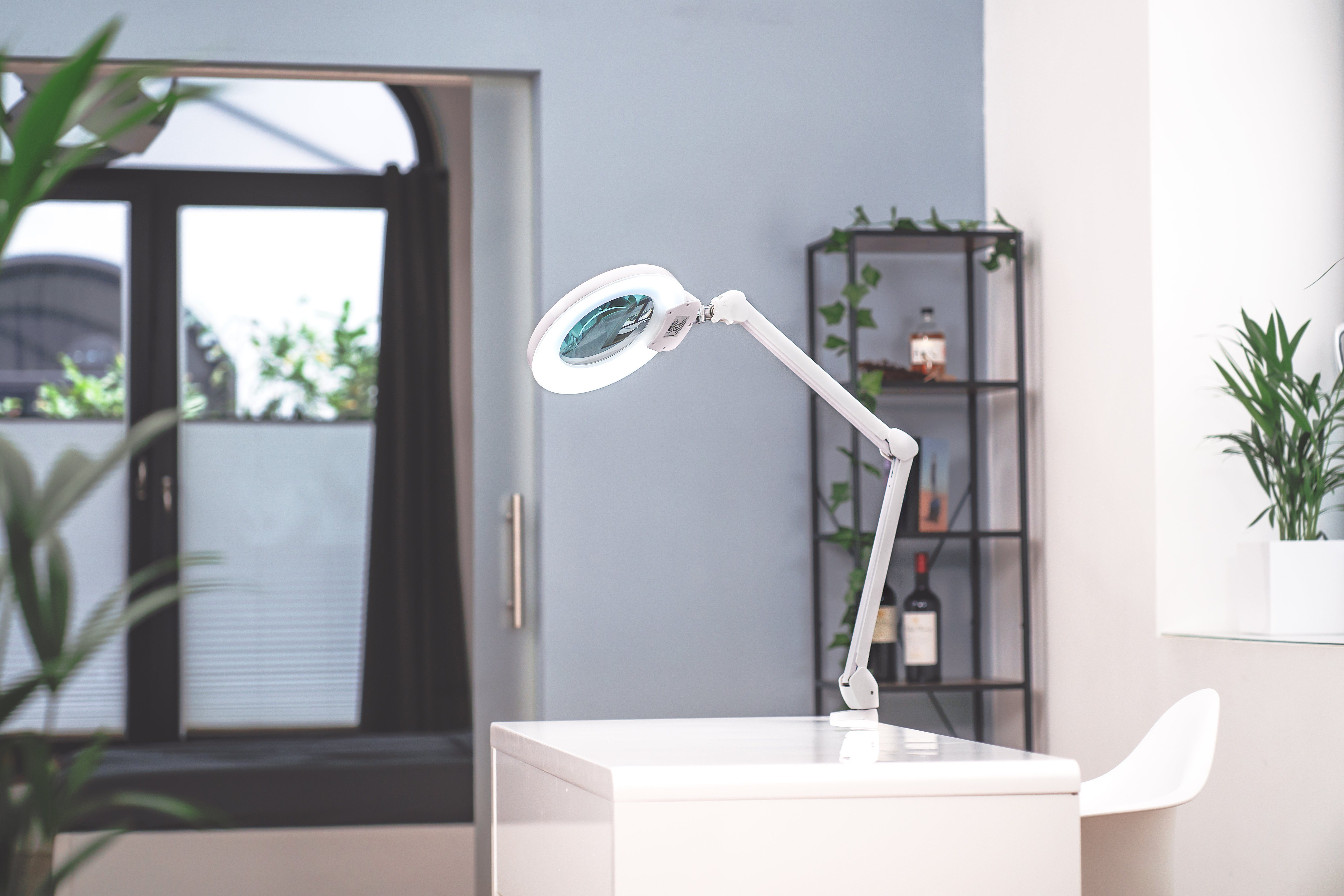 Lumeno Lupenlampe 824XPRO LED Lupenleuchte dimmbar und 172 mm Linse, LED fest integriert, Kaltweiß, 6500