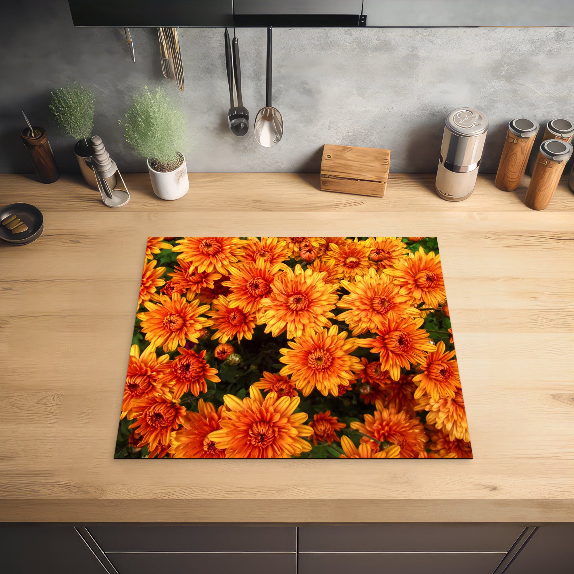 MuchoWow Herdblende-/Abdeckplatte Blumen - küche, 59x52 - Chrysantheme, die cm, tlg), Ceranfeldabdeckung (1 Vinyl, Orange Induktionsmatte für