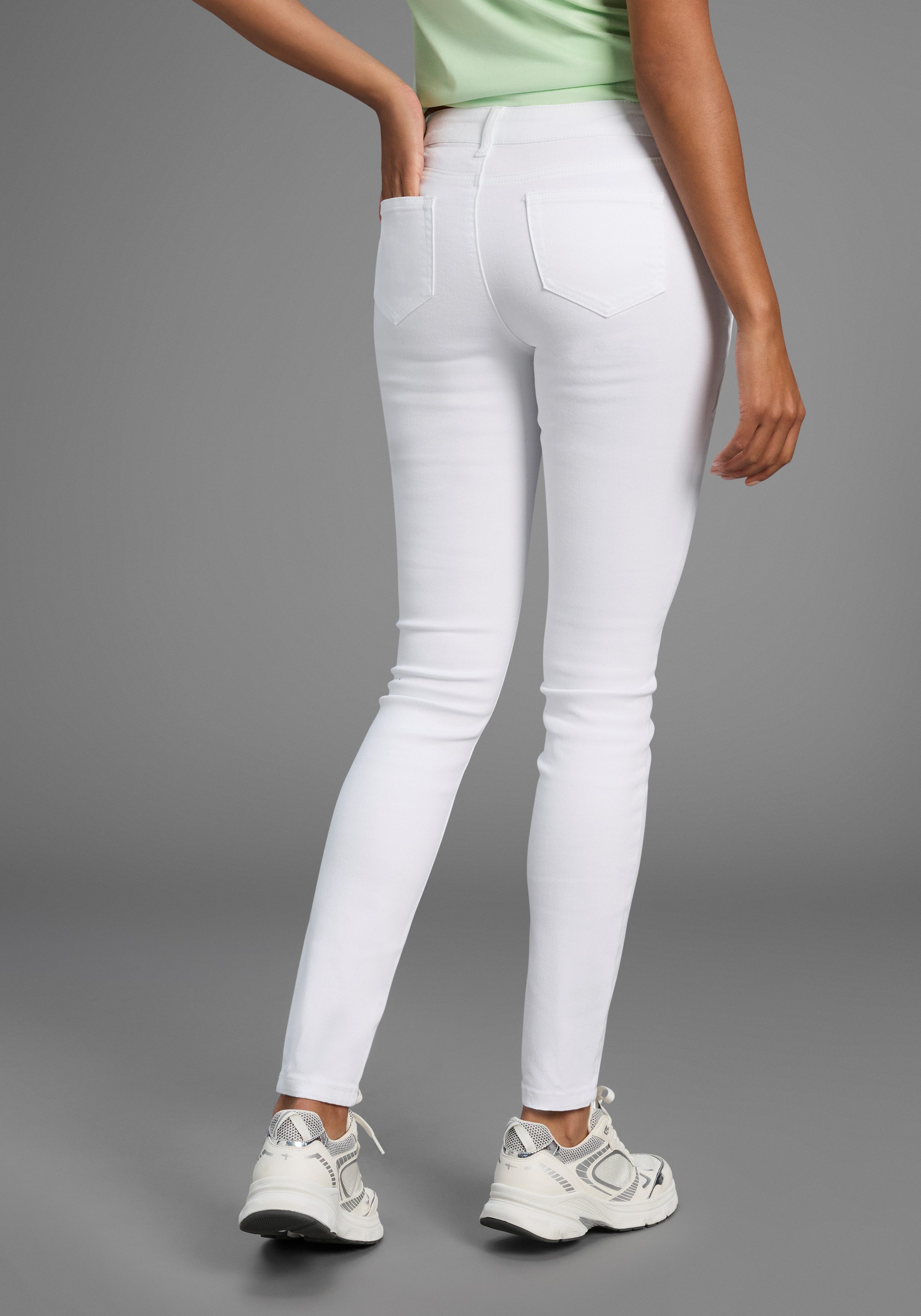 Arizona Skinny-fit-Jeans mit Keileinsätzen extra-enger Beinschnitt, niedrige Leibhöhe