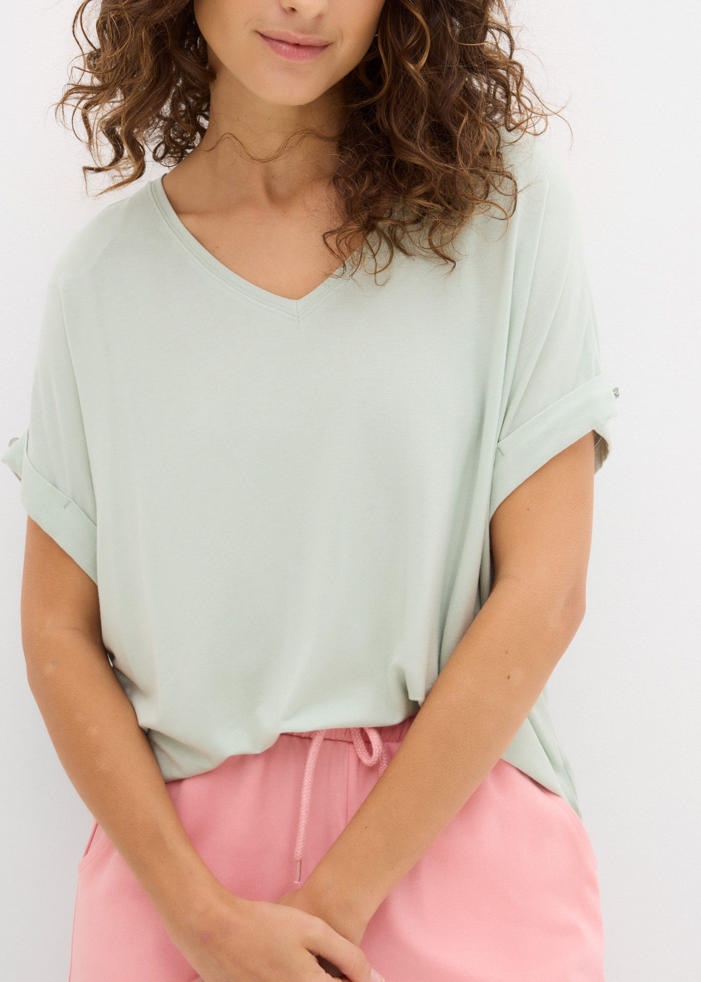 bonprix T-Shirt Oversize-Passform, V-Ausschnitt, für Frühling und Sommer