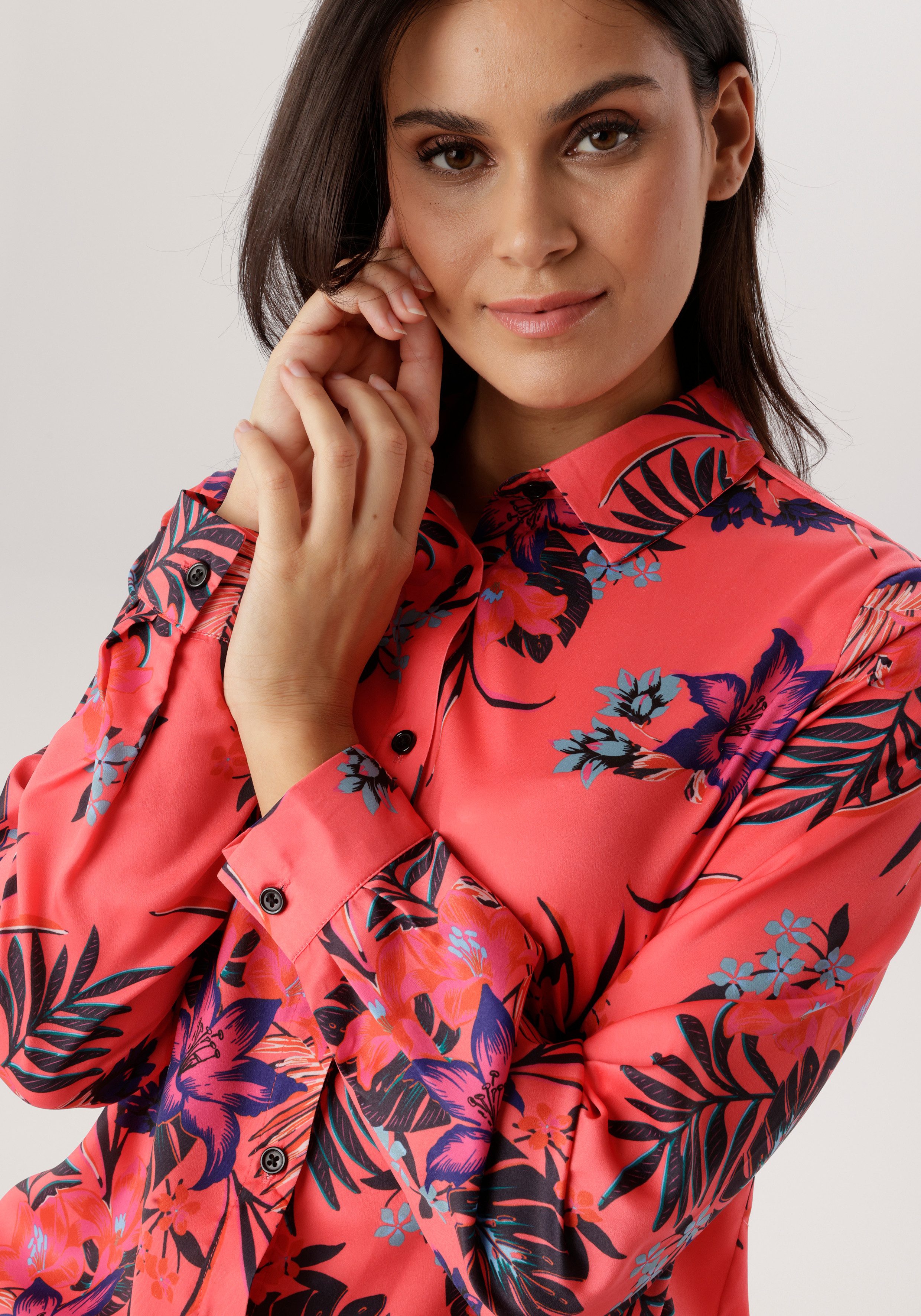Aniston SELECTED Hemdbluse mit Gummizug am Saum und floralem Allover-Print – Bild 3 von 5