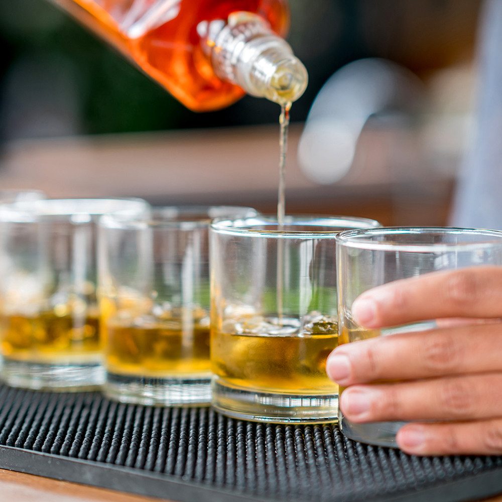 Jochen Schweizer Erlebnisgutschein Rum Tasting Berlin (8 Rum-Sorten), Edle Tropfen entdecken: Fachlich kommentierte Rum-Verkostung