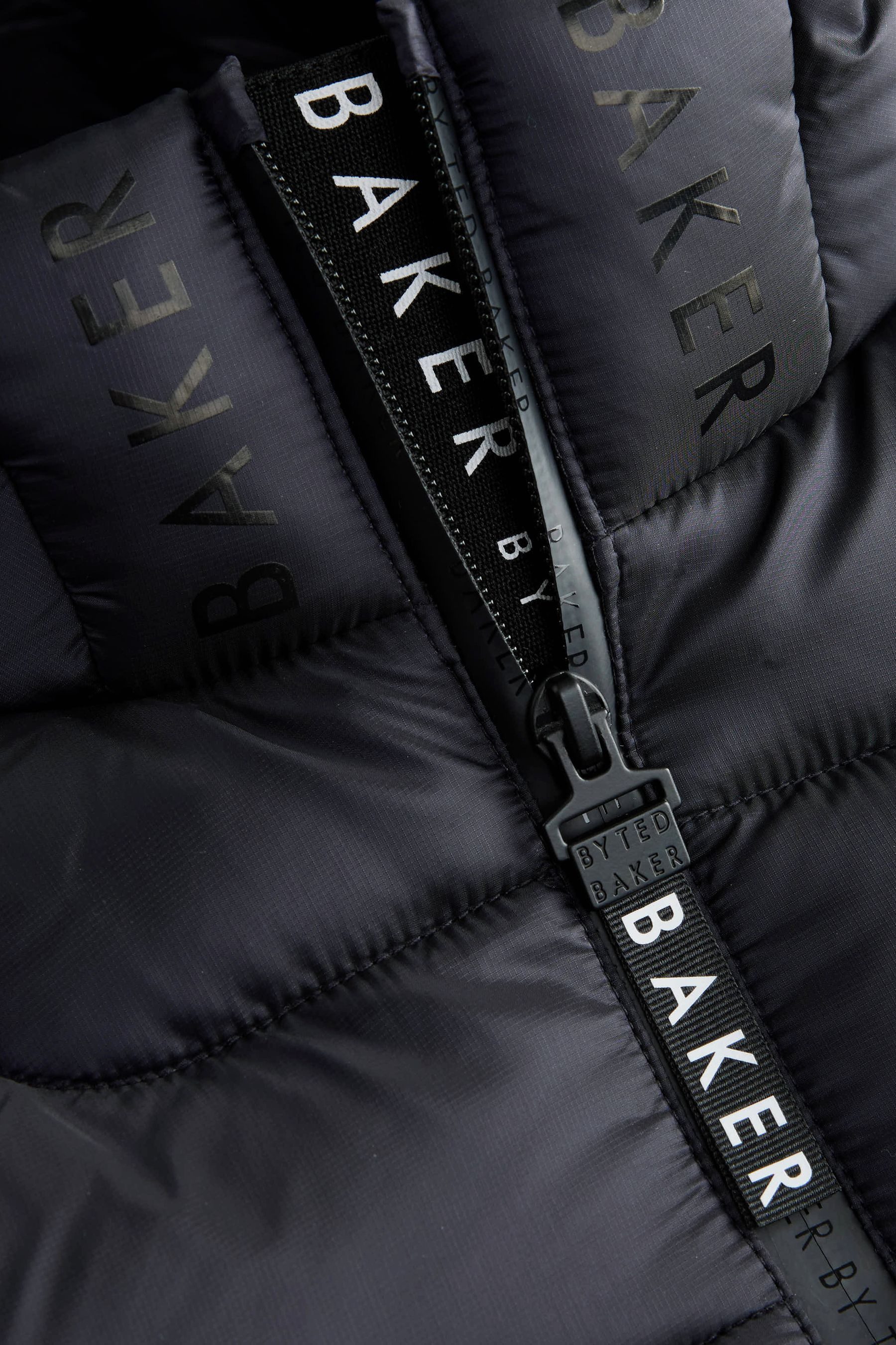 Baker by Ted Baker Steppmantel Baker by Ted Baker Wasserabweisender Steppmantel (1-tlg)