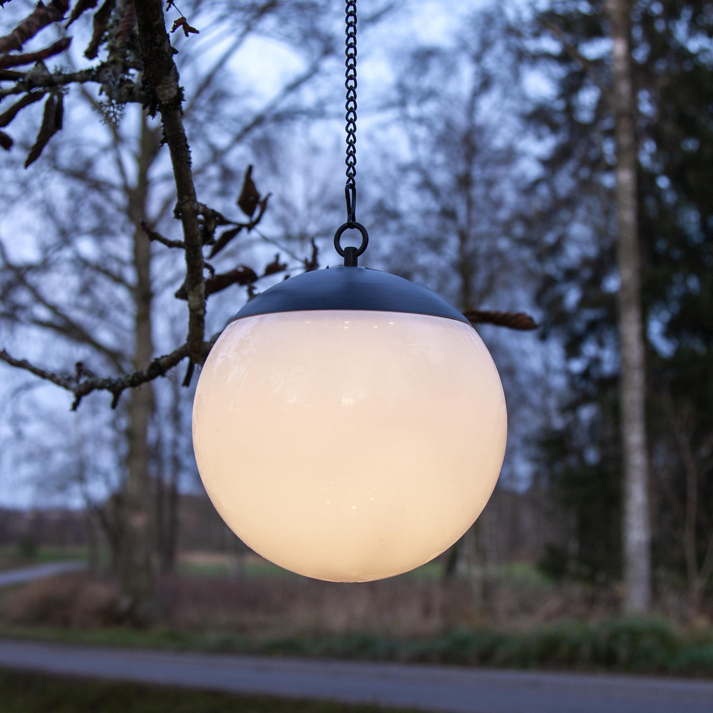 STAR TRADING LED Solarleuchte Globus, Solar-Hängeleuchte,Globus, Dämmerungssensor, outdoor, warmweiß, Ø 20