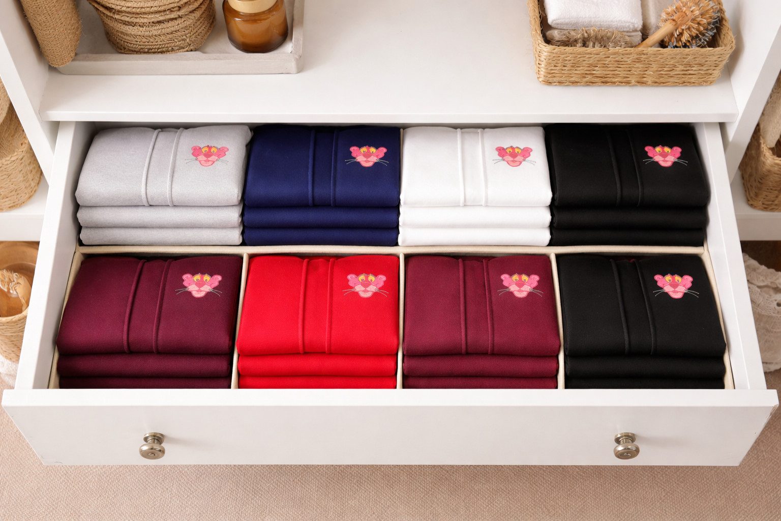 Blondie & Brownie Hoodie Damen Hoodie Panther Patch Brustmotiv Paulchen Panther Damen Hoodie Panther Patch Brustmotiv Paulchen Rosaroter Panther