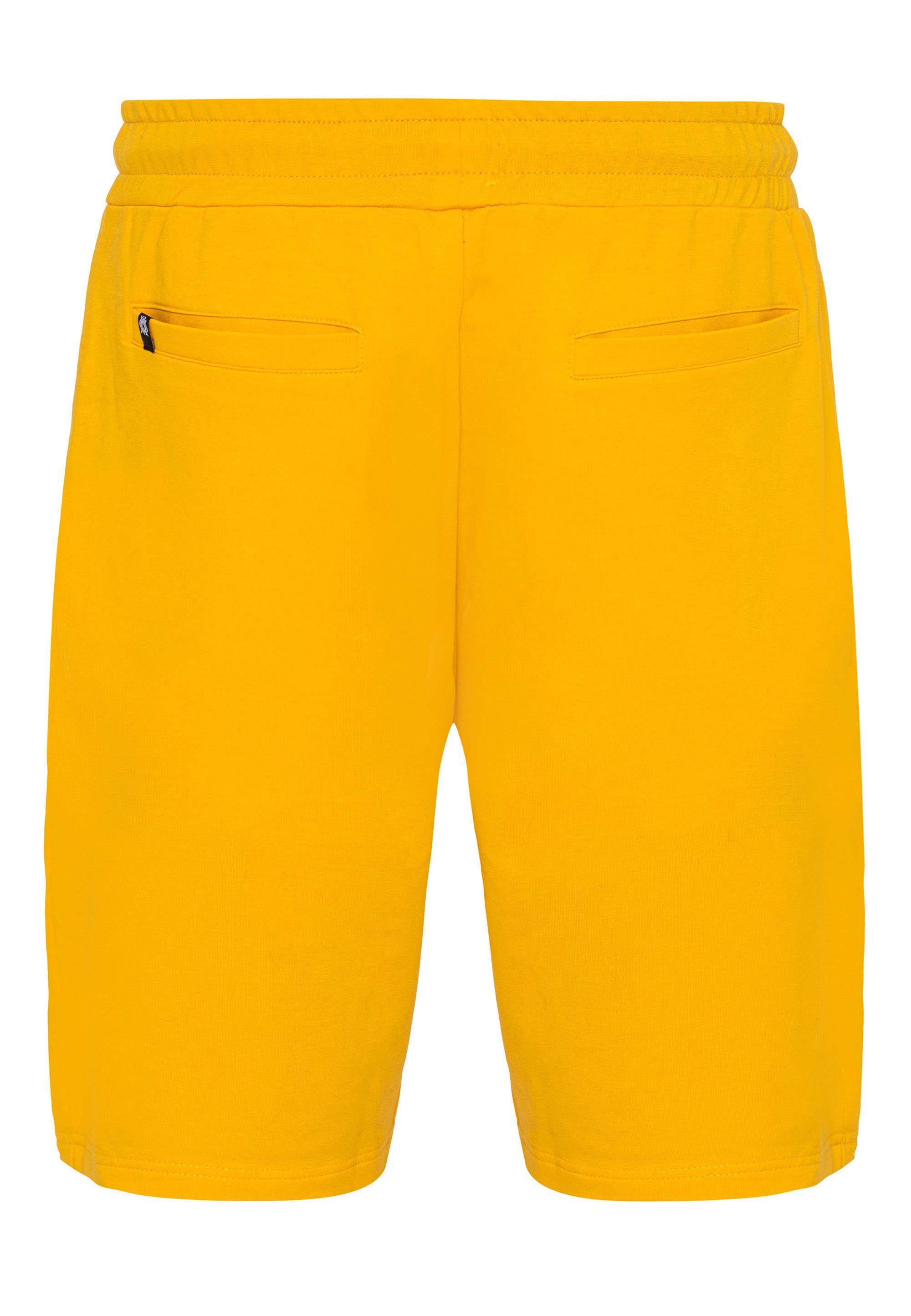 Cipo & Baxx Shorts gelb Look in sportlichem