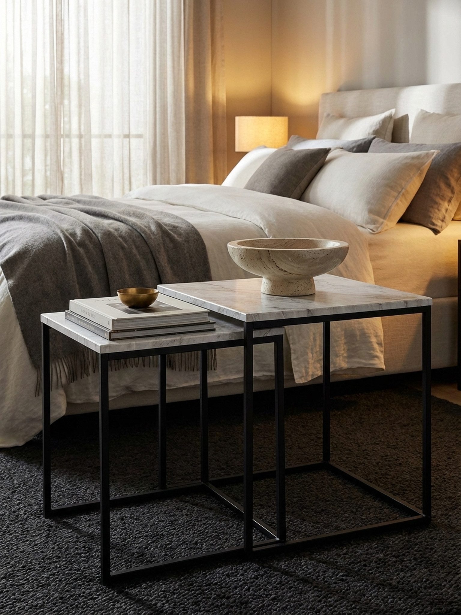 KADIMA DESIGN Satztisch Design Beistelltisch 2er Set Marmor Optik Weiß, Couchtisch 2 teilig, Tischgestell Schwarz, Kleine Wohnzimmertische, Moderne Satztische