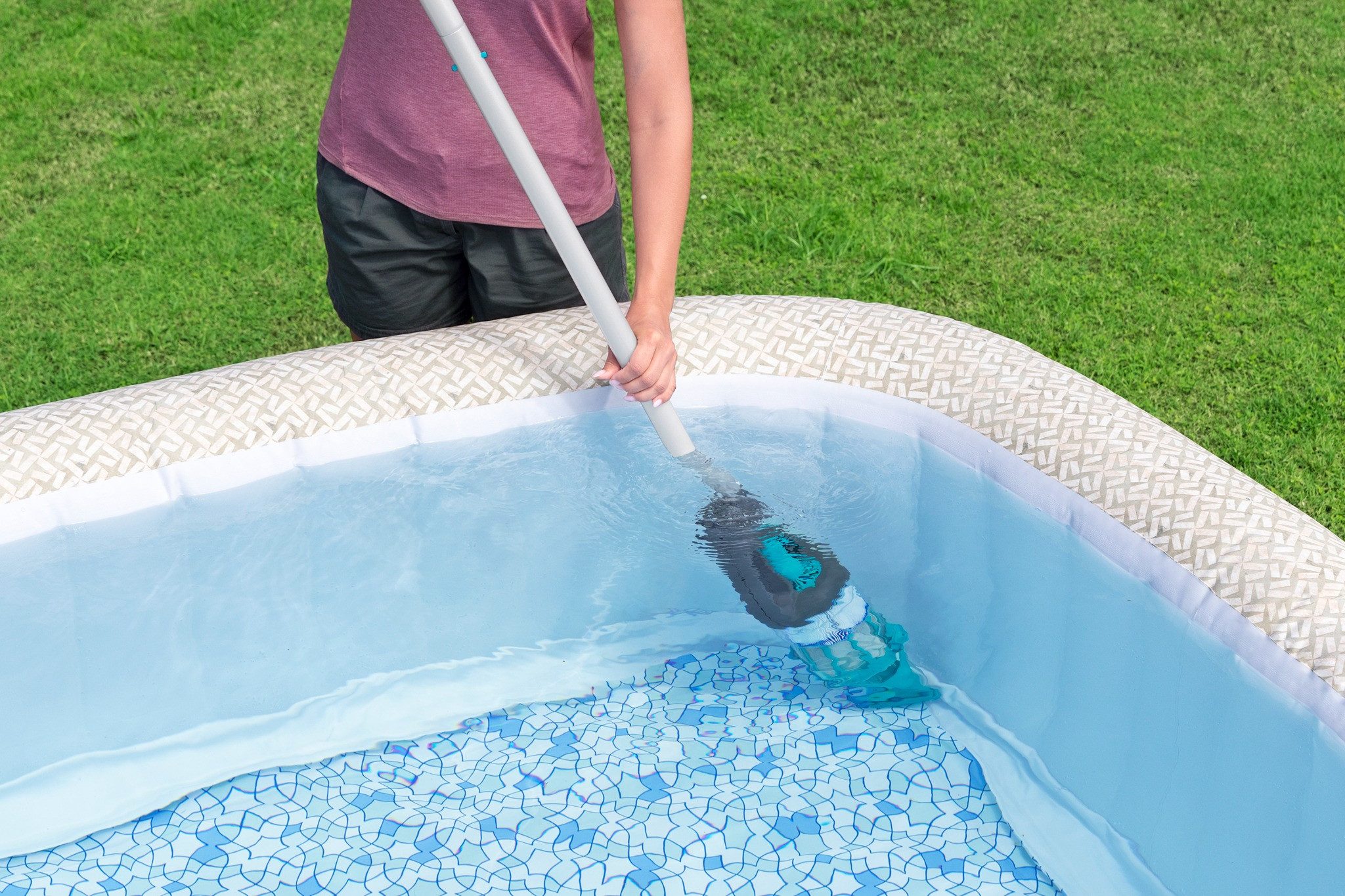 Bestway Poolroboter Akku Pool-Sauger AquaGrip 250cm, mit LED-Licht zur Beleuchtung des Reinigungsbereichs