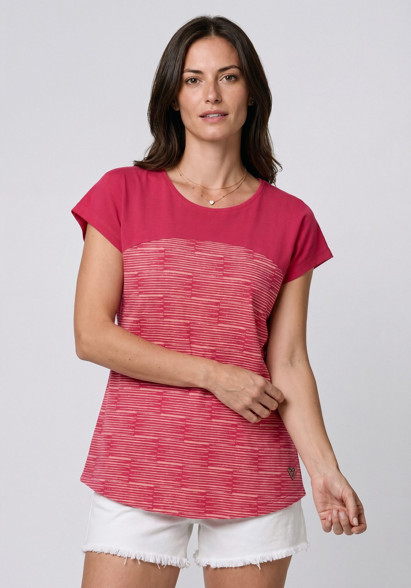 Alife & Kickin Rundhalsshirt FridaAK B vielseitiges Basic-Shirt mit Herzaufnäher und rundem Saum