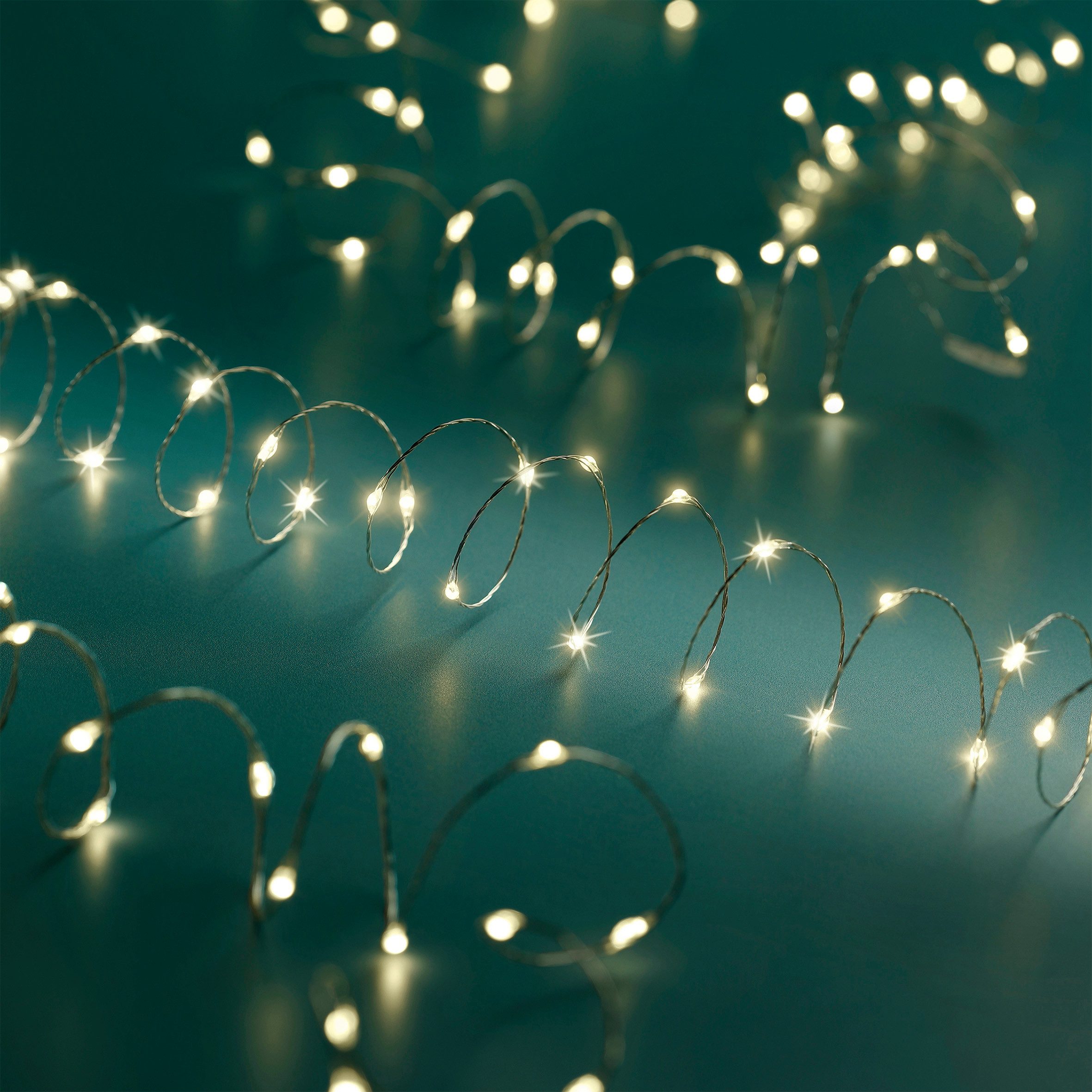Spetebo LED-Lichterkette LED Draht Lichterkette 5 m - 100 LED, 100-flammig, Deko Beleuchtung für Außen mit 8 Funktionen