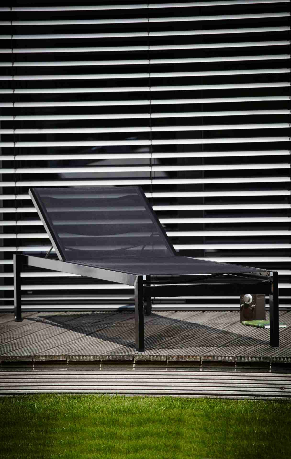 jankurtz Gartenliege Quadrato aus Aluminium, Schwarz/Schwarz, Stapelbar und verstellbare Rückenlehne.