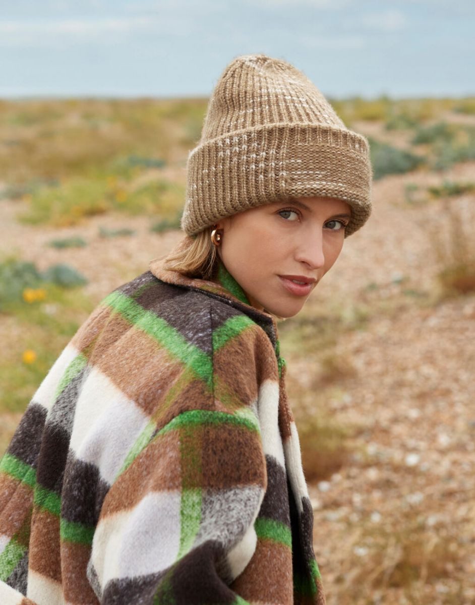 Beechfield® Bommelmütze Chunky Knitted Patch Beanie