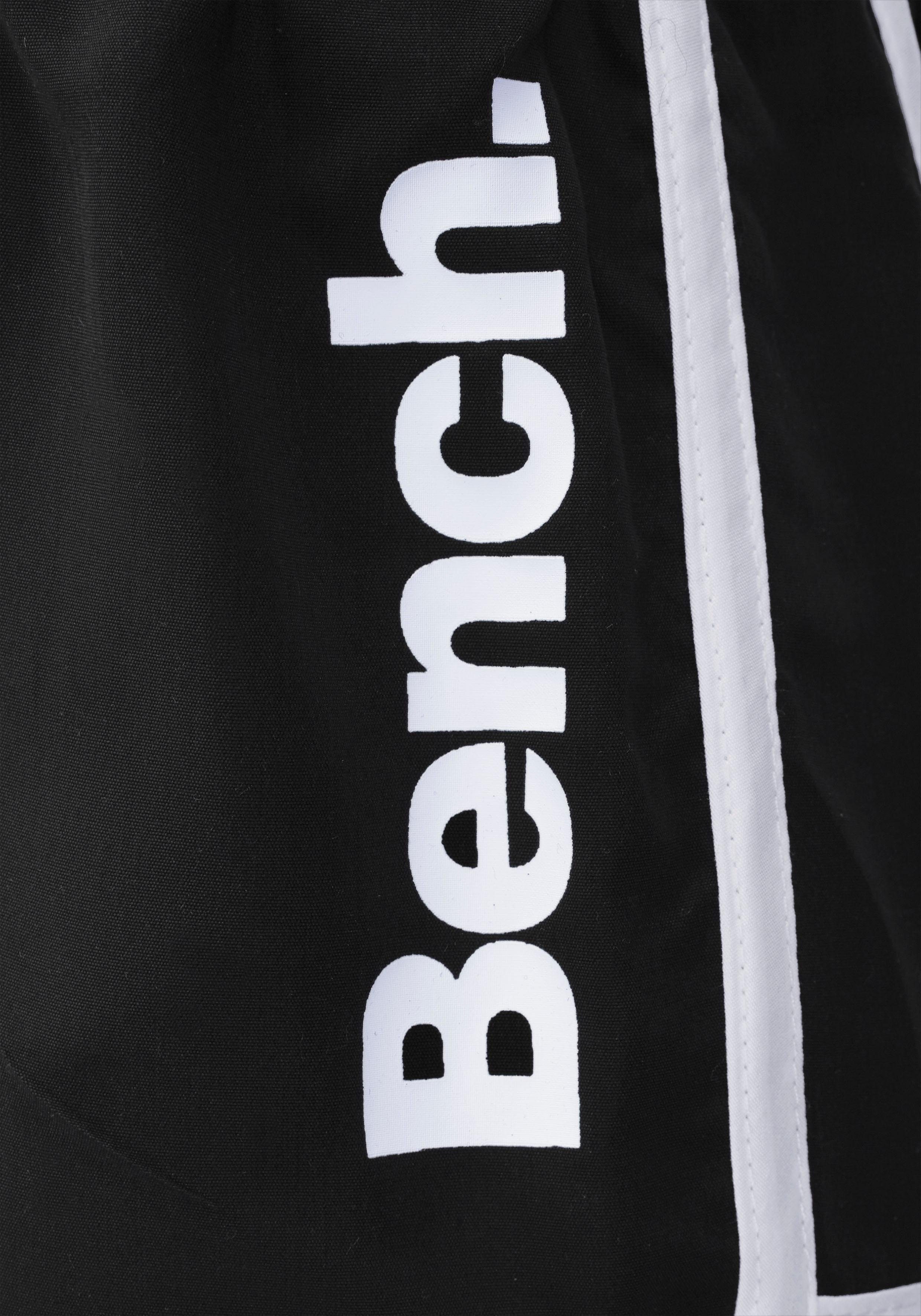 Bench. Badeshorts aus Microfaser, mit Außenkordel, mit Gesäßtasche, mit Klettverschluss