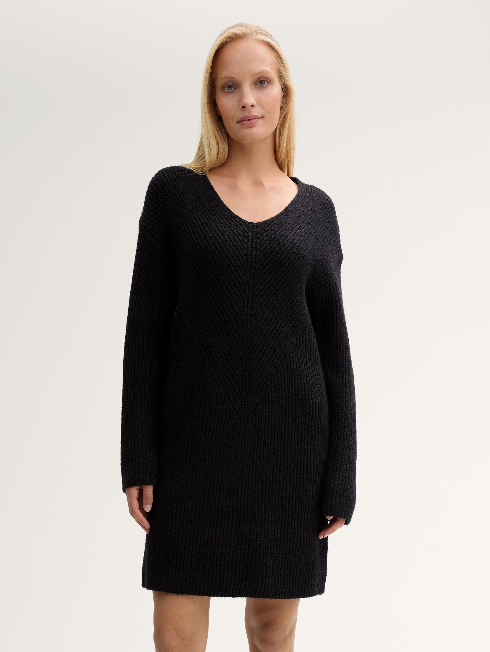 Sommerkleid Strickkleid mit V-Ausschnitt
