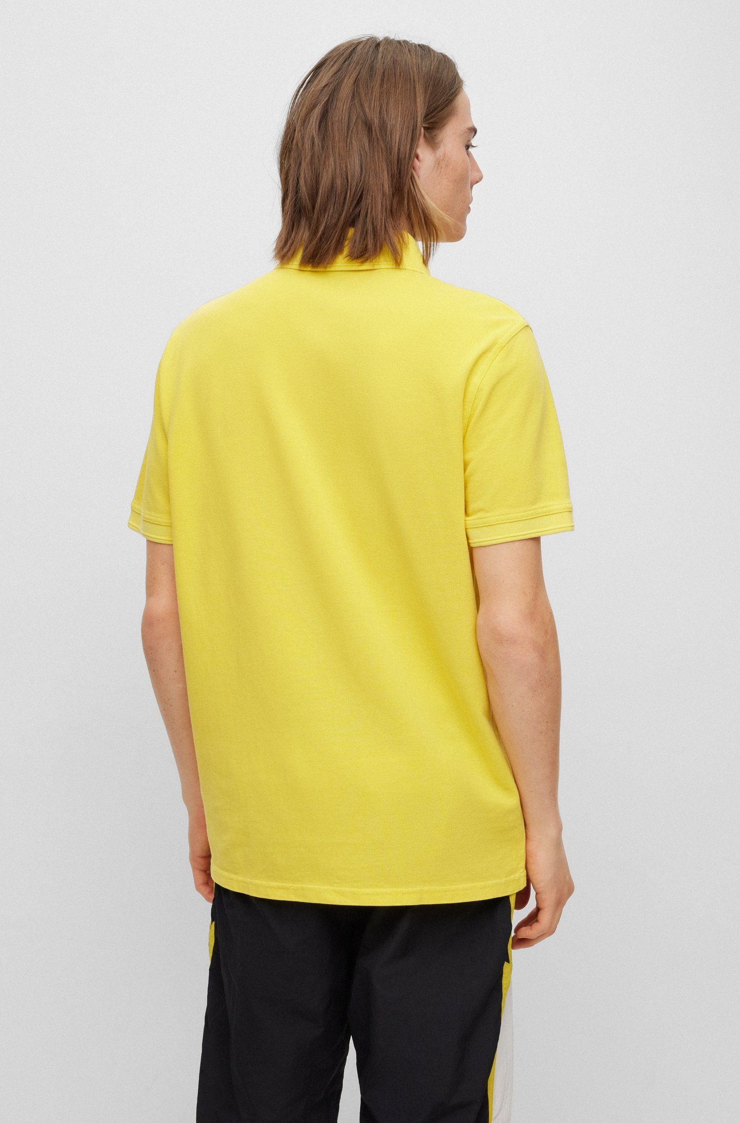 dezentem Brust BOSS der Light/Pastel_Yellow Logoschriftzug Poloshirt 01 mit Prime ORANGE auf 10203439