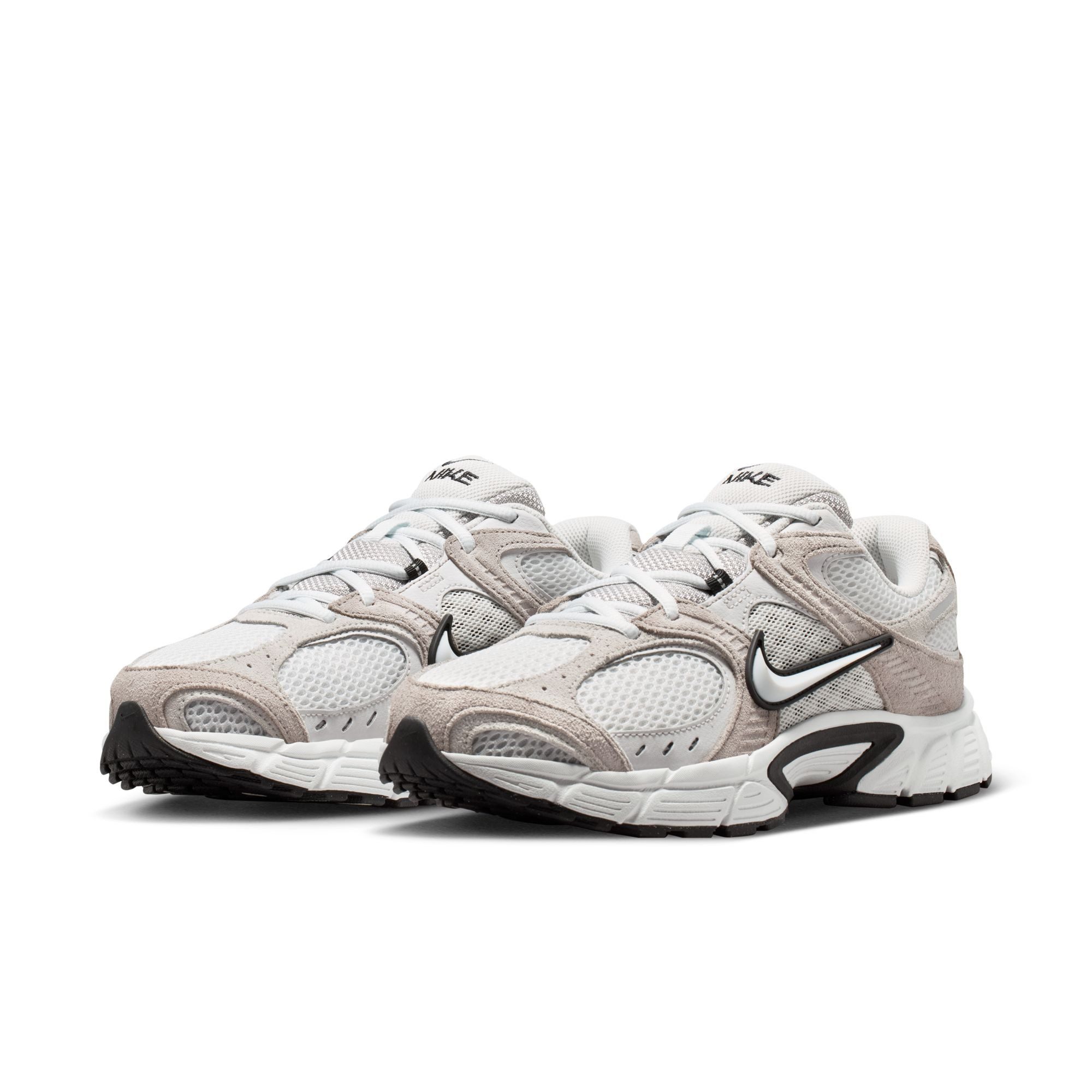 Nike Sportswear V5 RNR Suede Sneaker inspiriert vom Design des Y2K Nike Vomero 5