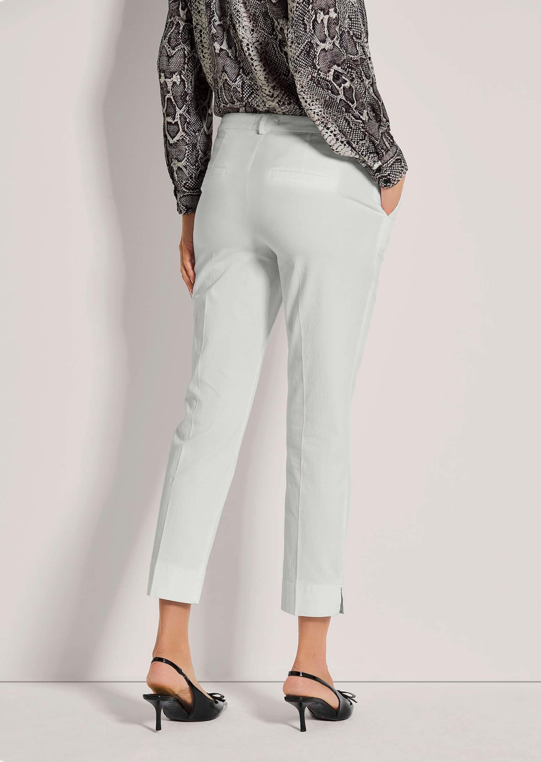 MADELEINE Chinos Moderne Hose mit Bügelfalten, Stretch Schlichtes Design mit einfarbiger Optik und klassischem Verschluss