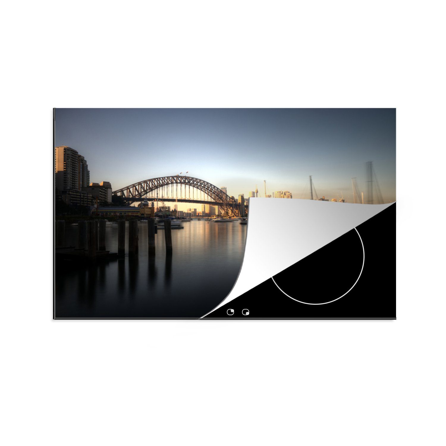 MuchoWow Herdblende-/Abdeckplatte Boote vor der Sydney Harbour Bridge in Australien, Vinyl, (1 tlg), 81x52 cm, Induktionskochfeld Schutz für die küche, Ceranfeldabdeckung