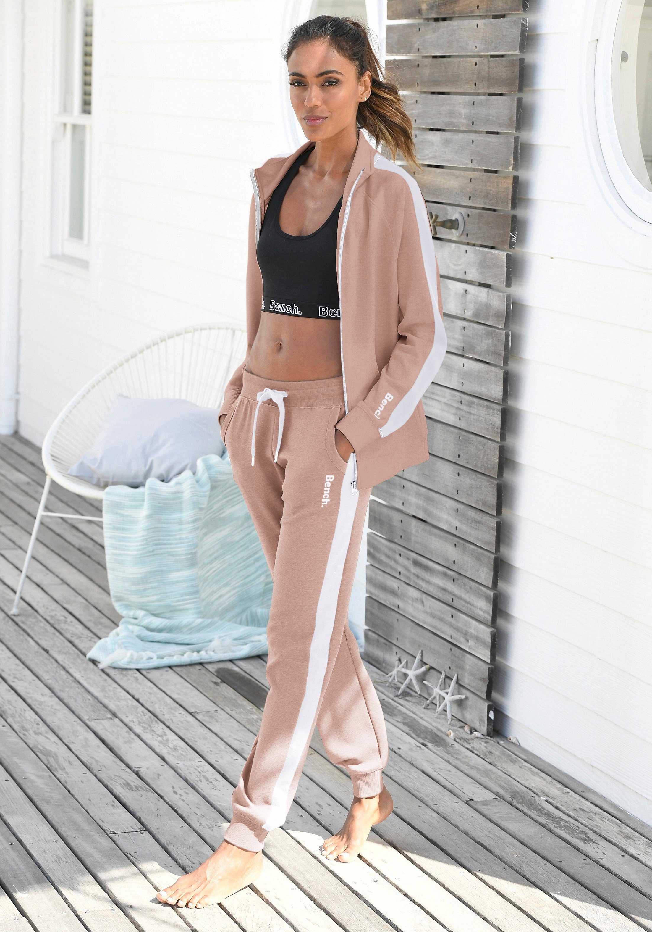 Bench. Loungewear Sweathose mit Seitenstreifen und schmalem Bein