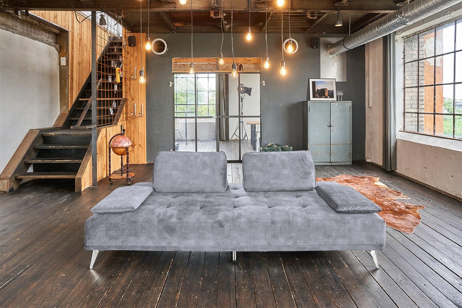 KAWOLA Schlafsofa WIOLO Velvet grau - Bequeme Liegefläche - Gästebett, Modernes Daybed mit Kissen, Schlafcouch, Wohnzimmer Sofa