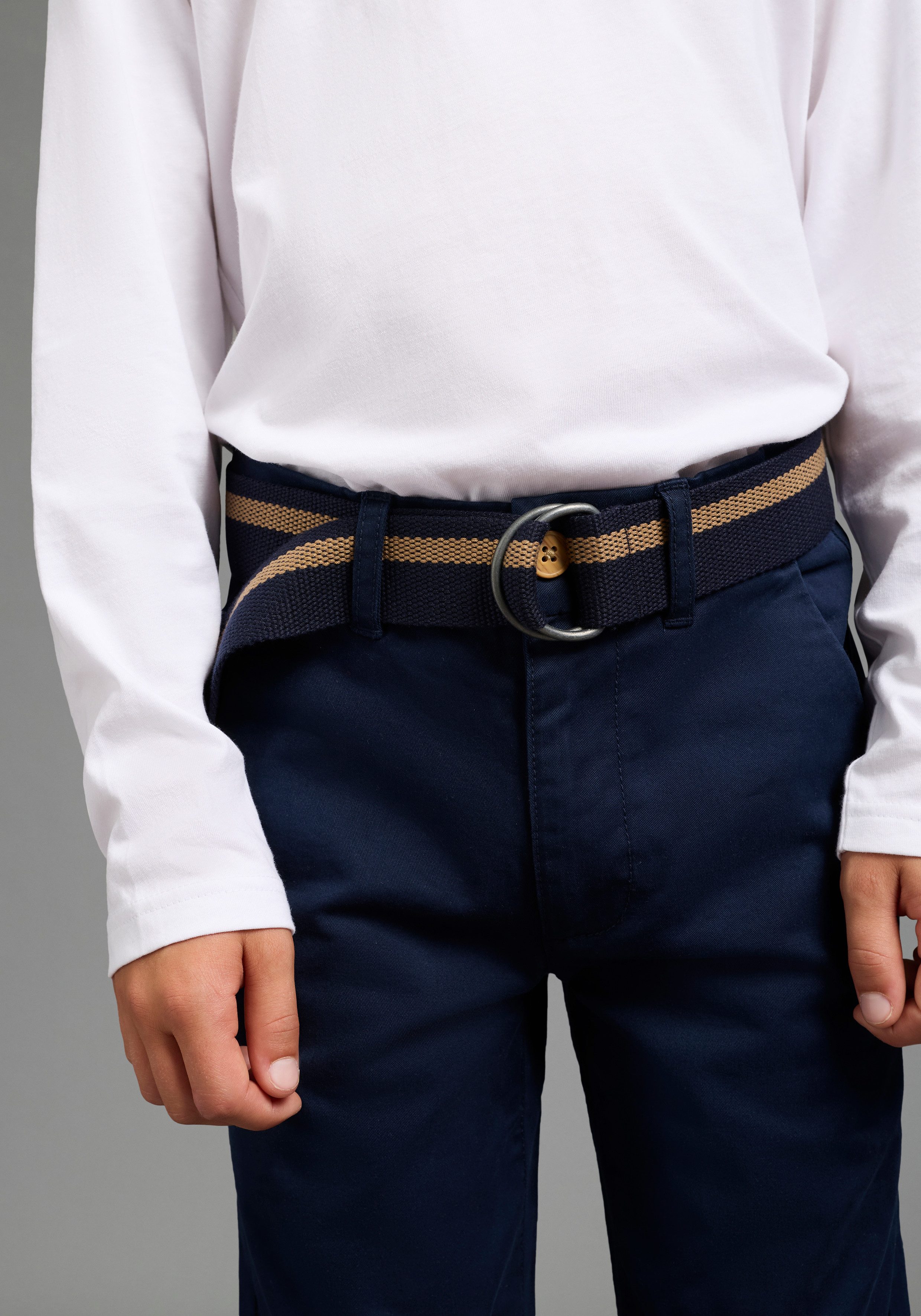 KangaROOS Chinohose Chinohose mit Gürtel (2-tlg) modische Basic-Passform, gerades Bein, verstellbarer Gummizugbund