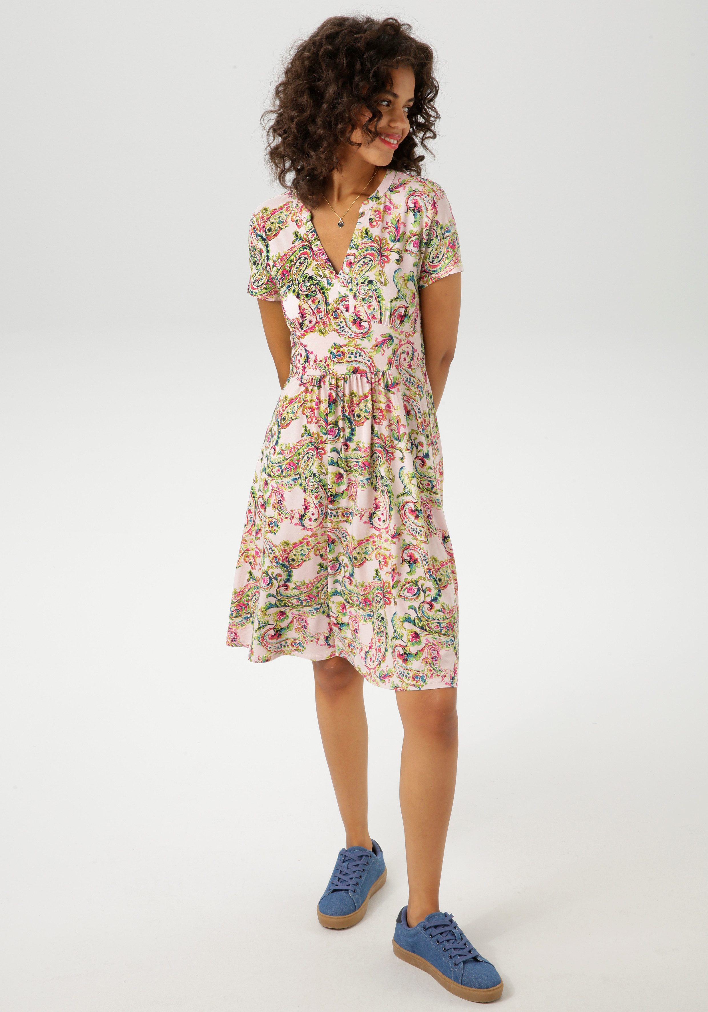 Aniston CASUAL Sommerkleid mit fantasievollem farbharmonischen günstig online kaufen