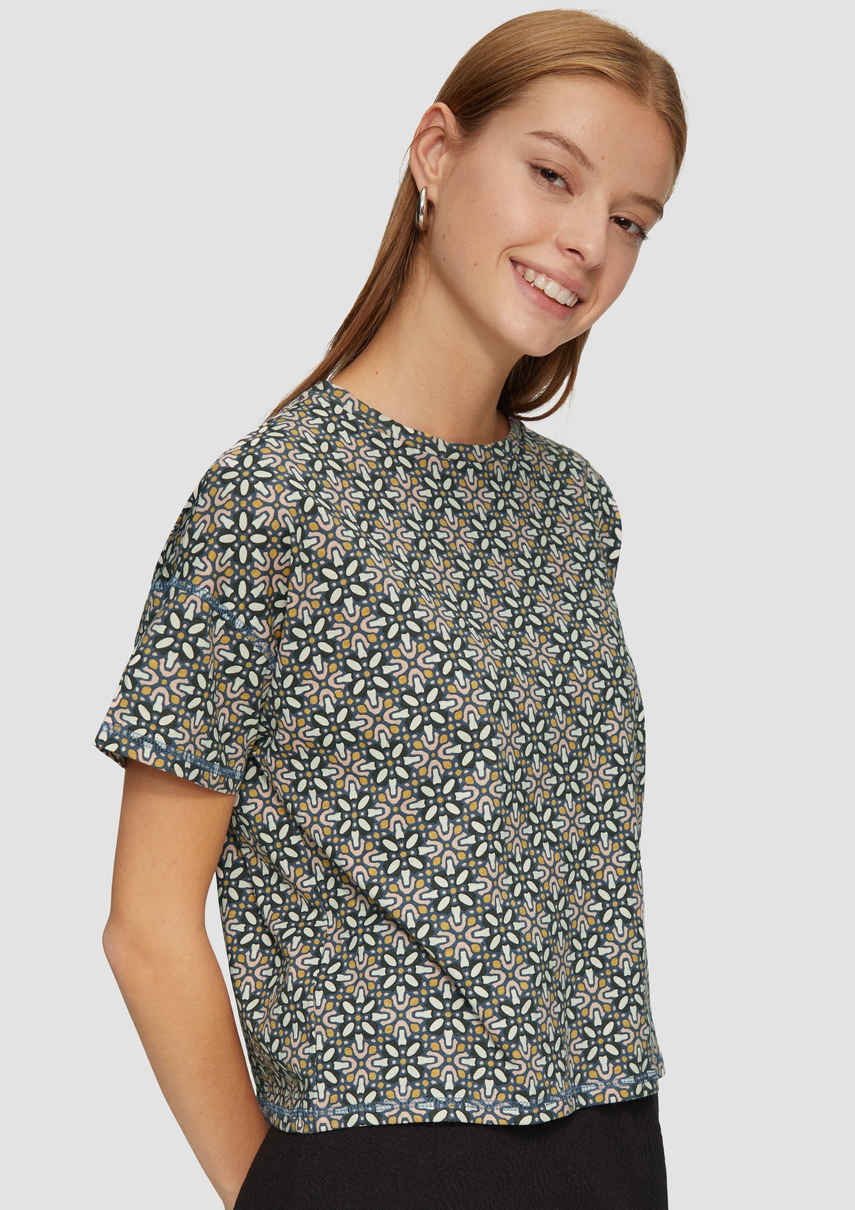 QS Kurzarmshirt Verkürztes T-Shirt mit All-over-Print günstig online kaufen