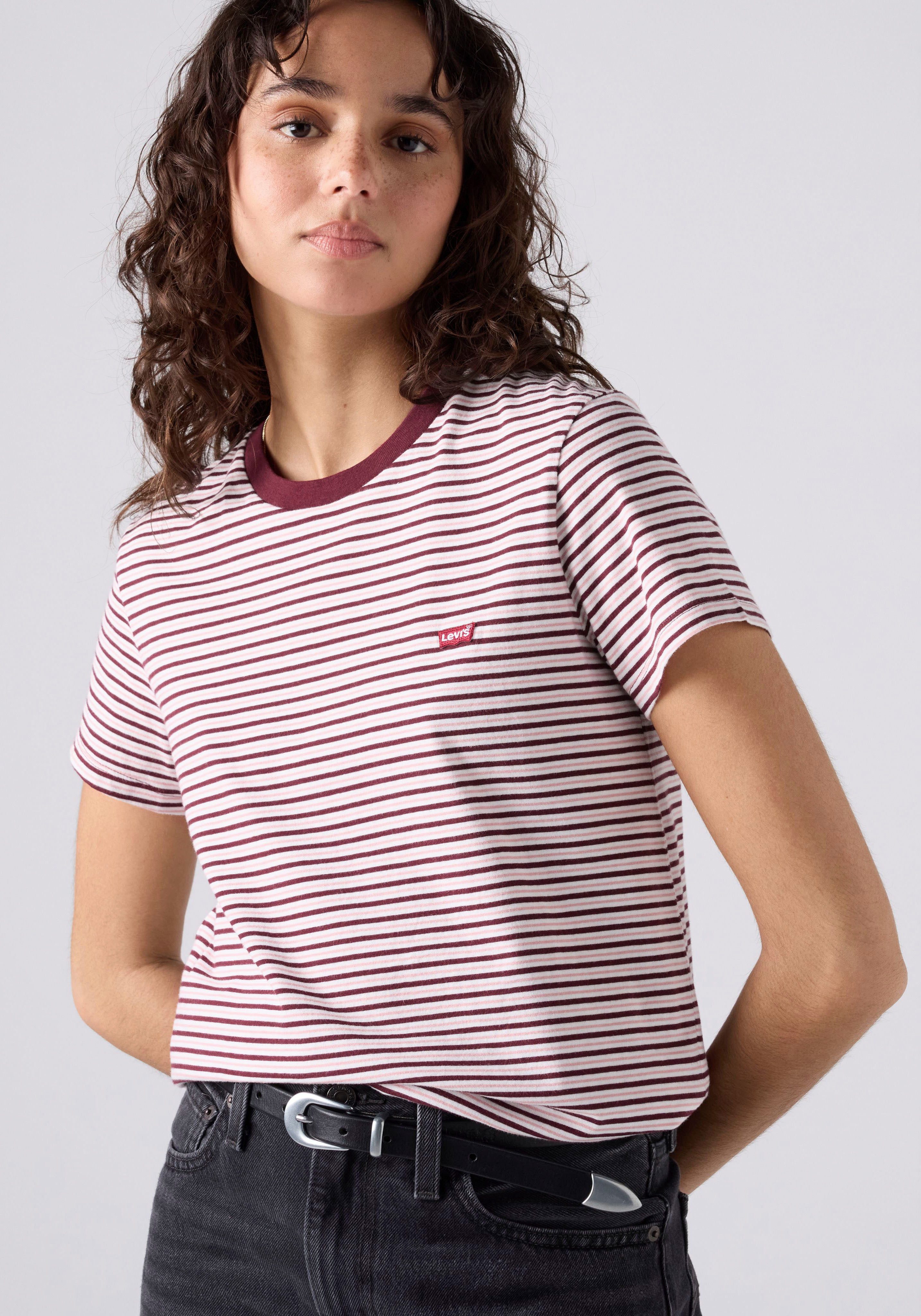 Levi's® T-Shirt PERFECT TEE mit kleiner Logo-Stickerei