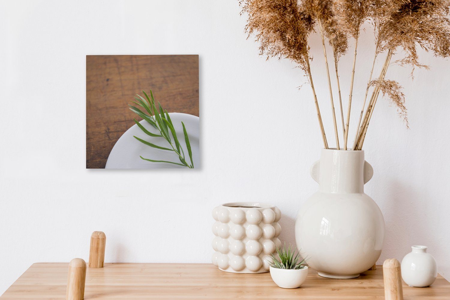 OneMillionCanvasses® Leinwandbild Weiße Muskelschale (1 einsamen mit auf einer Estragonpflanze Bilder für Leinwand Schlafzimmer Wohnzimmer St), einem