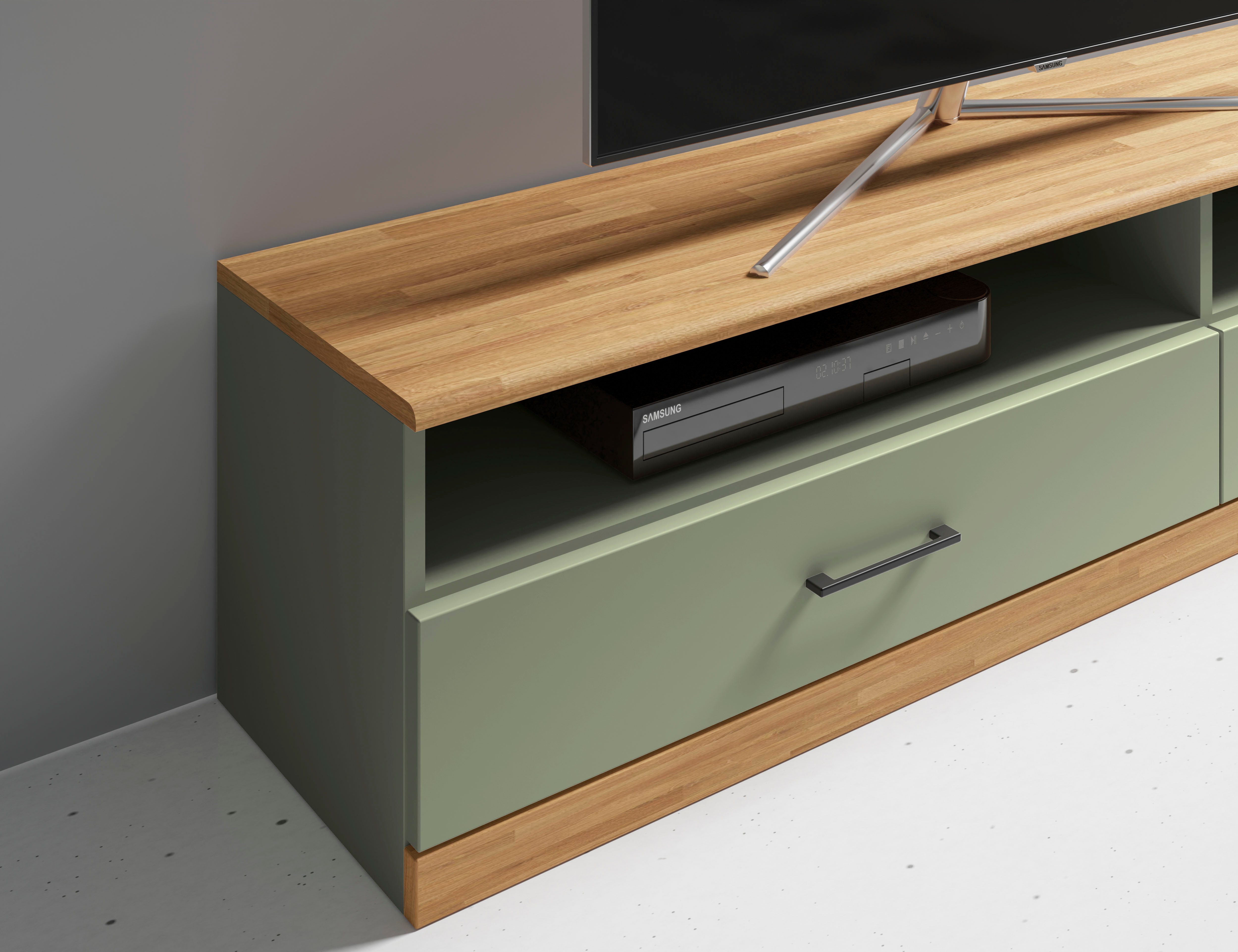 Home affaire Lowboard Ribe,140cm breit,38cm hoch mit 2 Klappen,Oberplatte aus Massivholz, Eiche massiv,Melamin in Salbeigrün,schwarze Metall Griffe