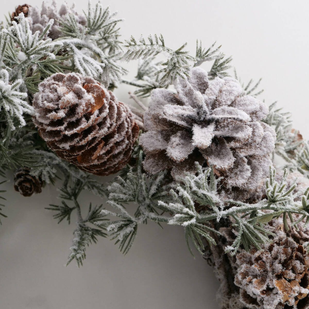 BOLTZE GRUPPE GmbH Adventskranz Handgefertigter Kranz mit Tannenzapfen TANNENZAPF, Ø32 cm, handgefertigt