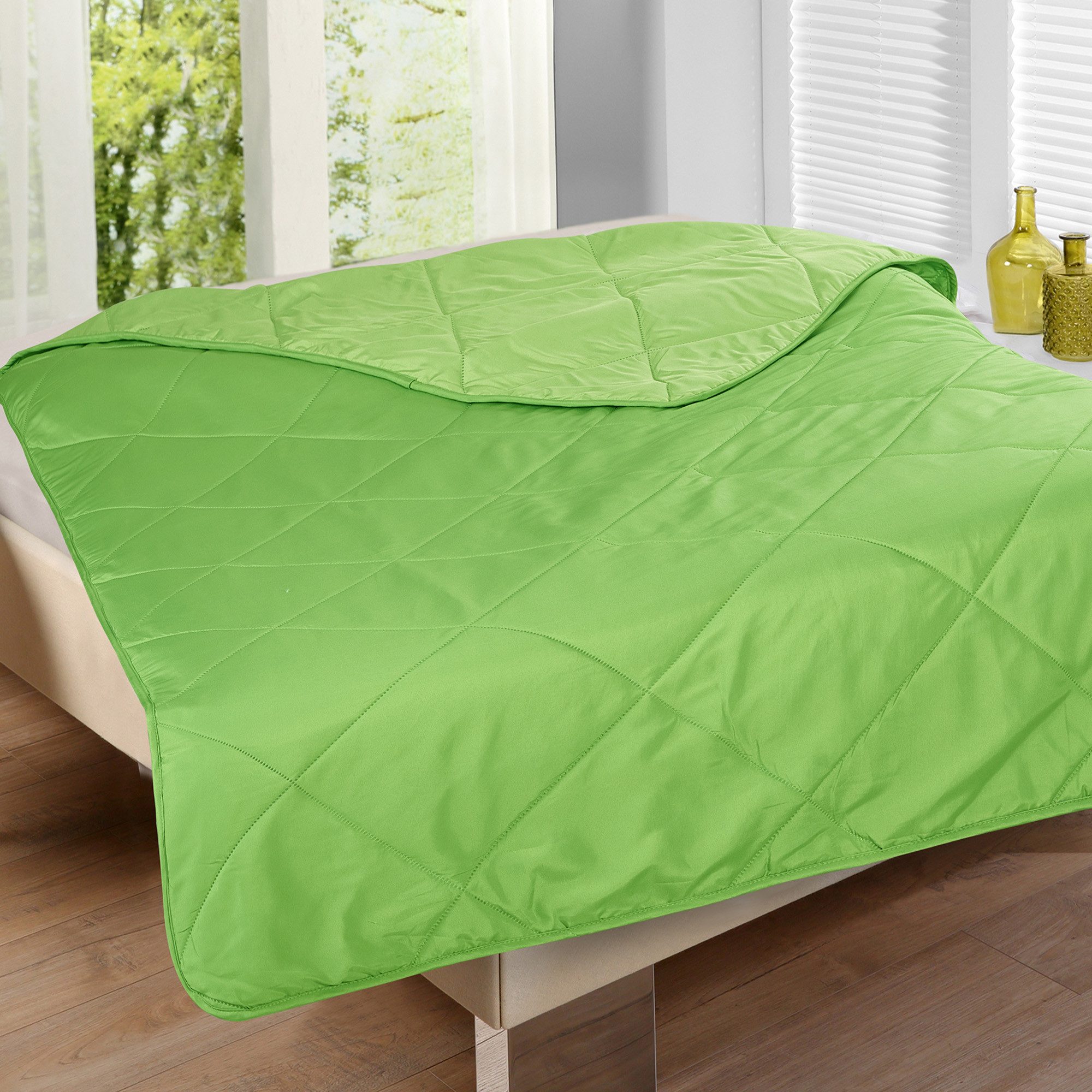 Bestlivings Sommerbettdecke ohne zusätzlichen Bettbezug nutzbar, Füllung: Kunstfaser, Bezug: Polyester, leicht, samtig-weich, waschbar bis 60 °C, schnelltrocknend, bügelfrei