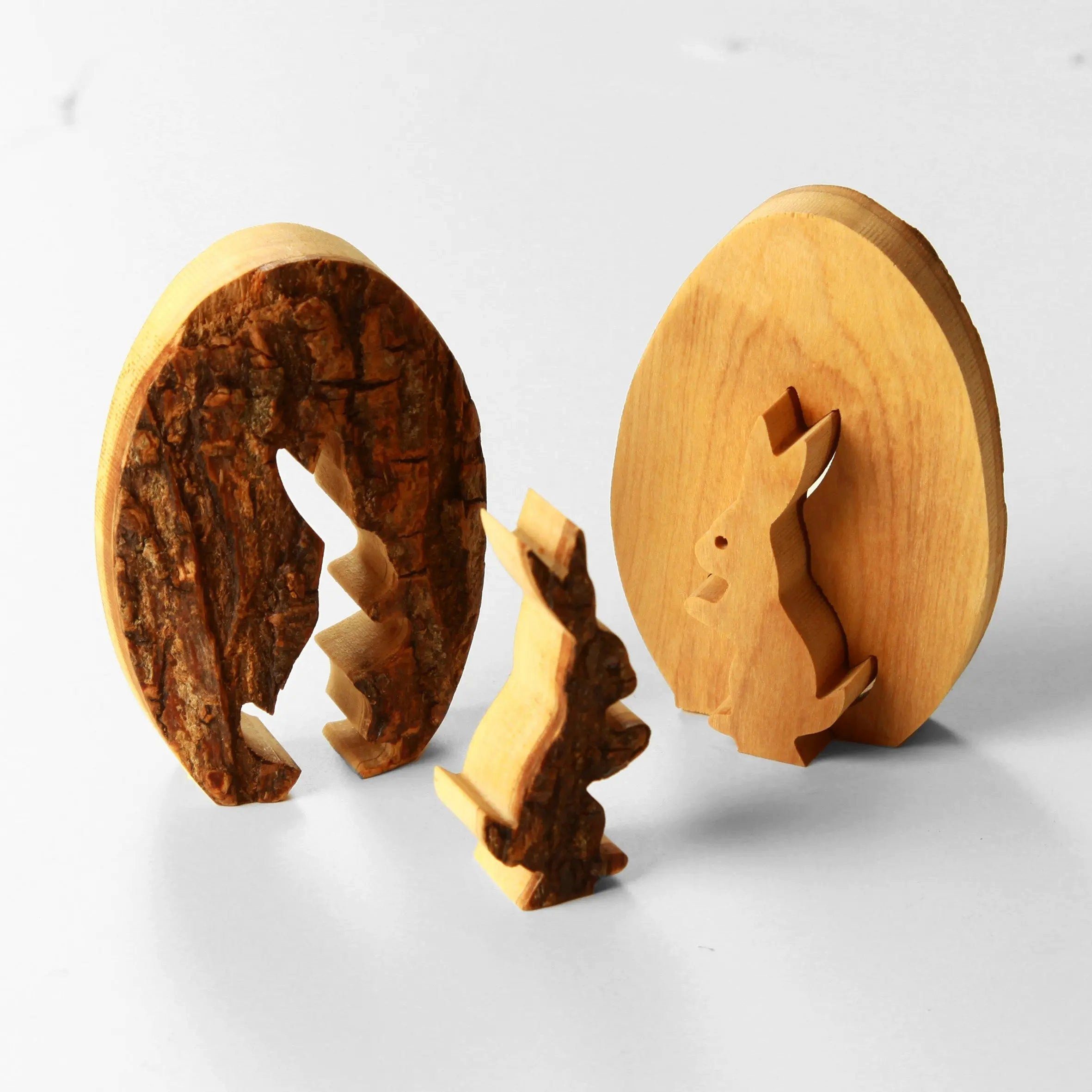Kassis Osterfigur Osterhase im Ei aus Olivenholz, handgemacht, mit Rinde, Osterdeko, Holzdeko, umweltfreundlich, Naturprodukt, aus Bethlehem, Tischdeko